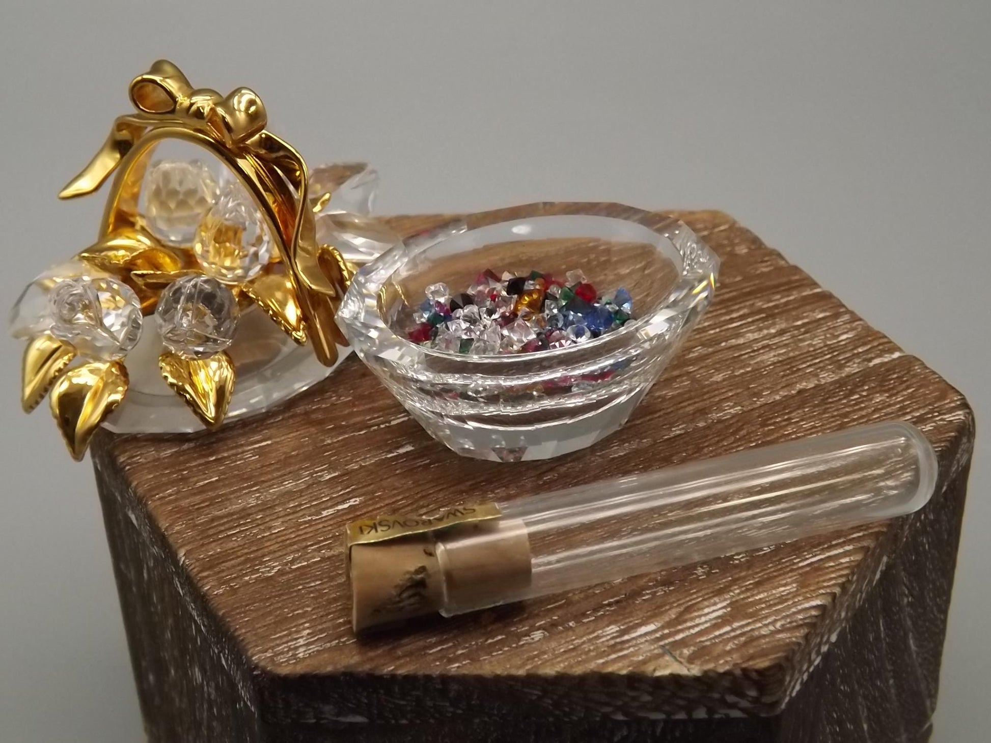 Vintage 2004 Swarovski Crystal Memories Flower Basket Figurine with Box