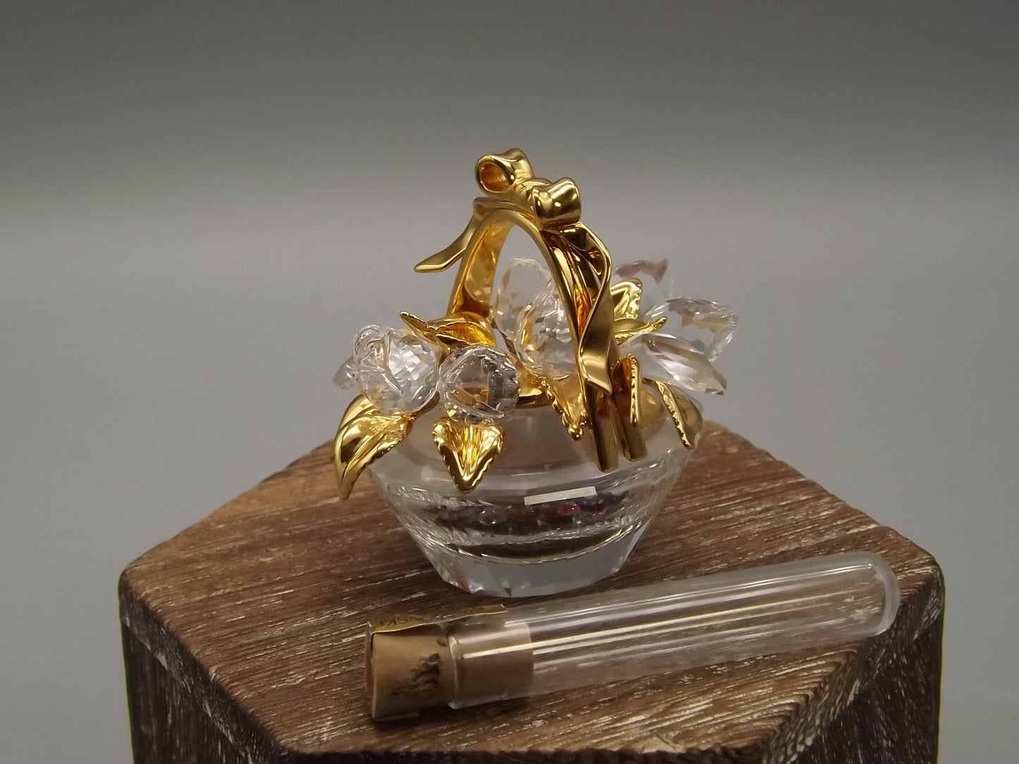 Vintage 2004 Swarovski Crystal Memories Flower Basket Figurine with Box
