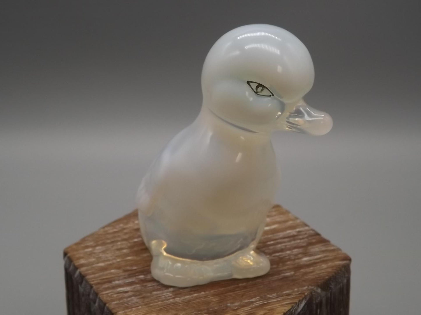 Vintage Fenton Hand-Painted Duckling Figurine: Signed Glass Art, 1970s