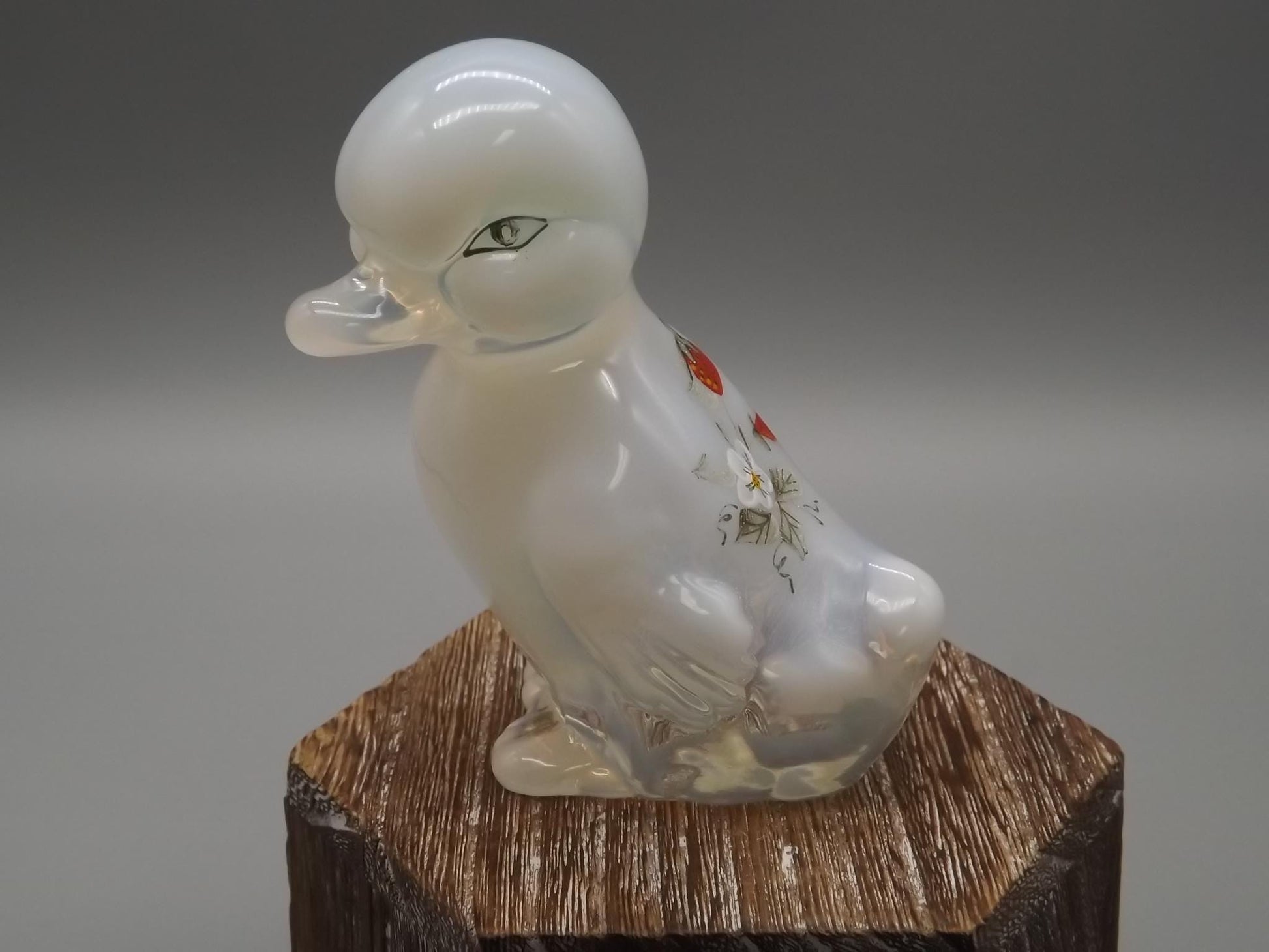 Vintage Fenton Hand-Painted Duckling Figurine: Signed Glass Art, 1970s