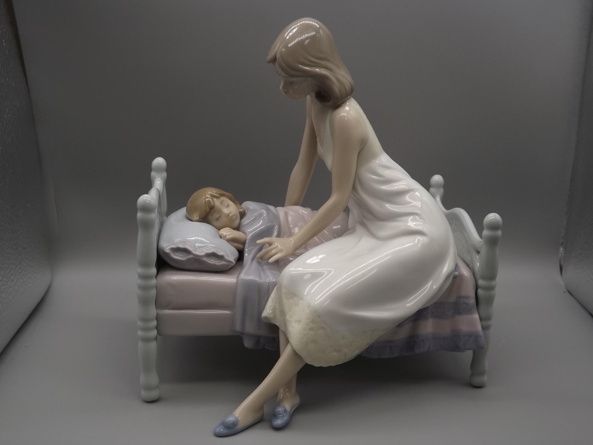 Vintage Lladro "Sleep Tight" Figurine #5900: Mother and Son, 1992