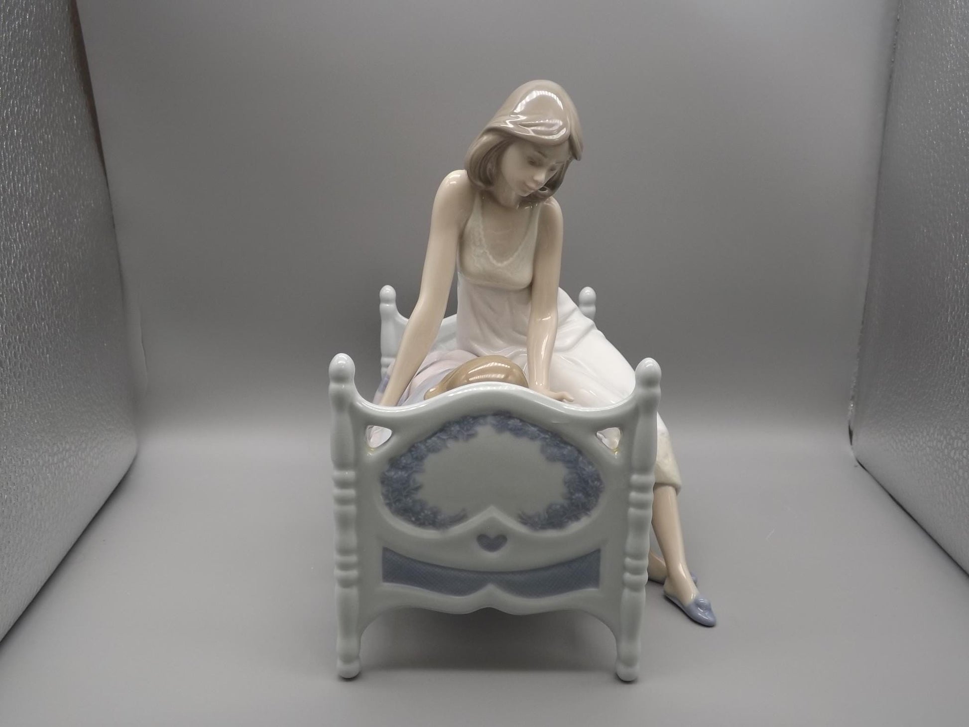 Vintage Lladro "Sleep Tight" Figurine #5900: Mother and Son, 1992