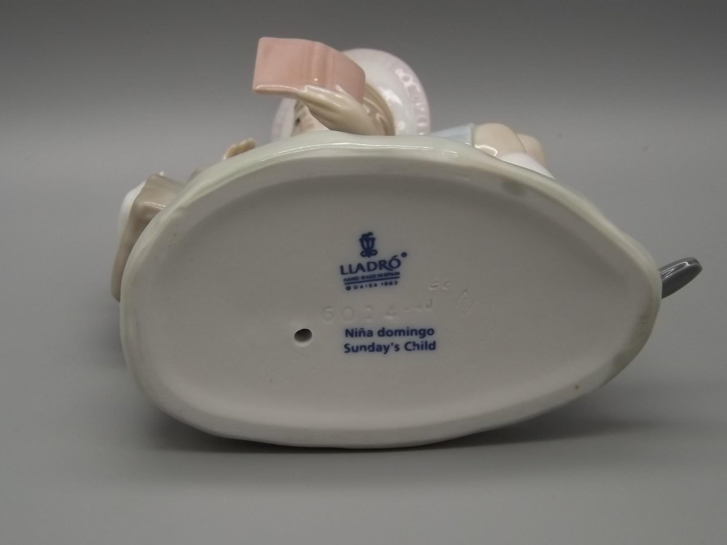 Vintage Lladro "Sunday's Child" Figurine: Girl Reading Book, Dove #6024