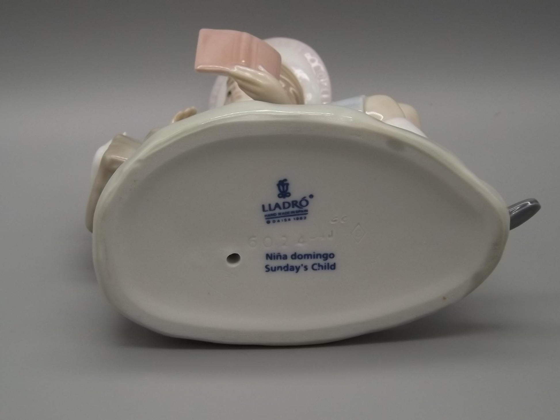 Vintage Lladro "Sunday's Child" Figurine: Girl Reading Book, Dove #6024