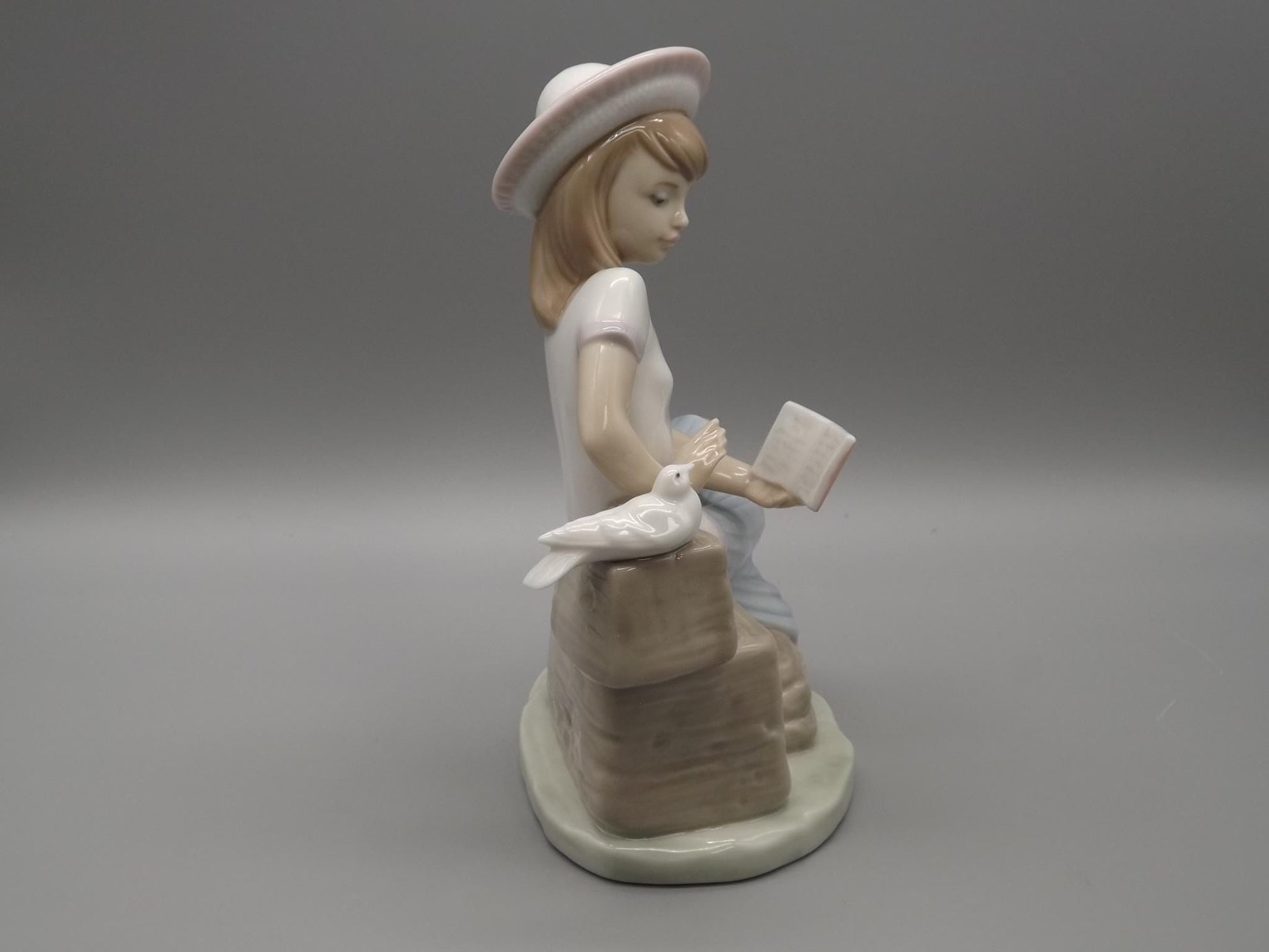Vintage Lladro "Sunday's Child" Figurine: Girl Reading Book, Dove #6024