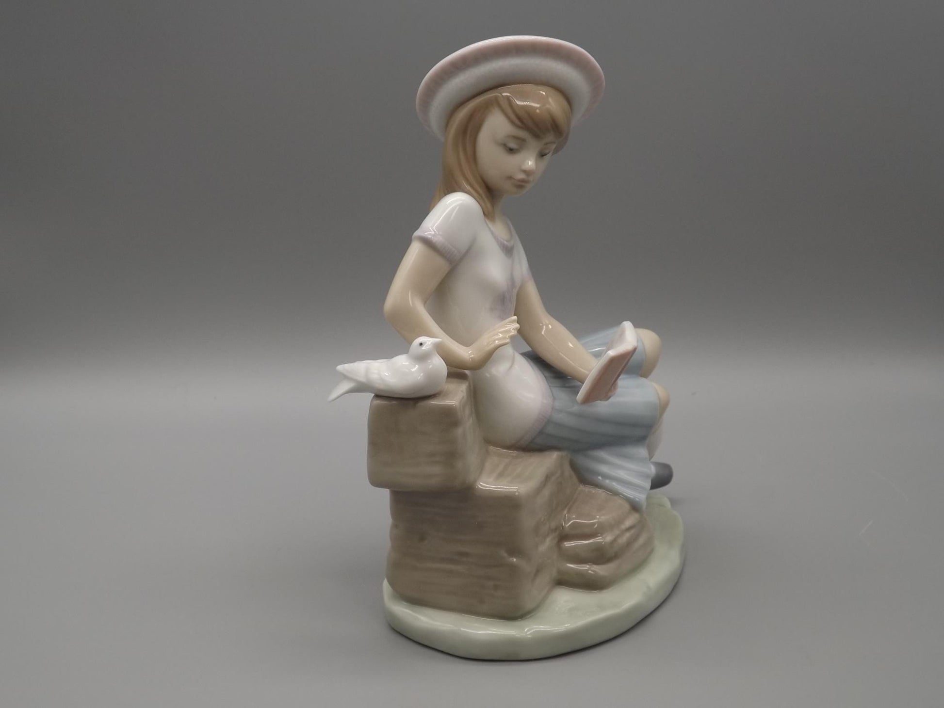 Vintage Lladro "Sunday's Child" Figurine: Girl Reading Book, Dove #6024
