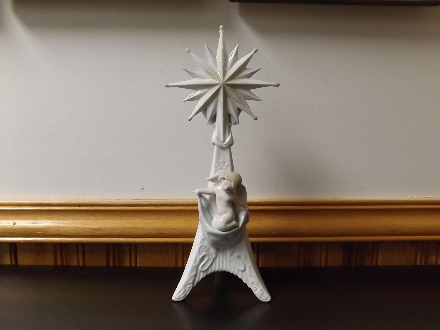 Vintage Lladro "Holiday Light" Figurine #6619 (1999) with Box