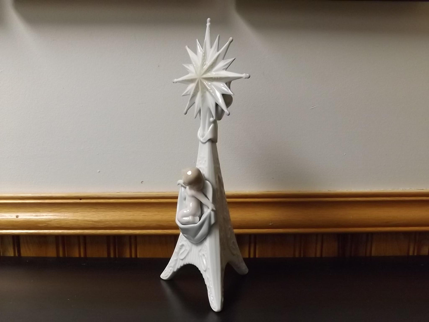 Vintage Lladro "Holiday Light" Figurine #6619 (1999) with Box