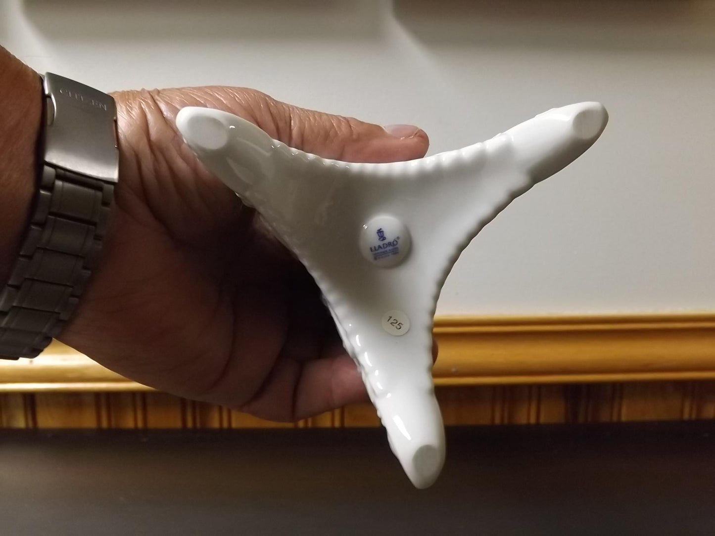 Vintage Lladro "Holiday Light" Figurine #6619 (1999) with Box