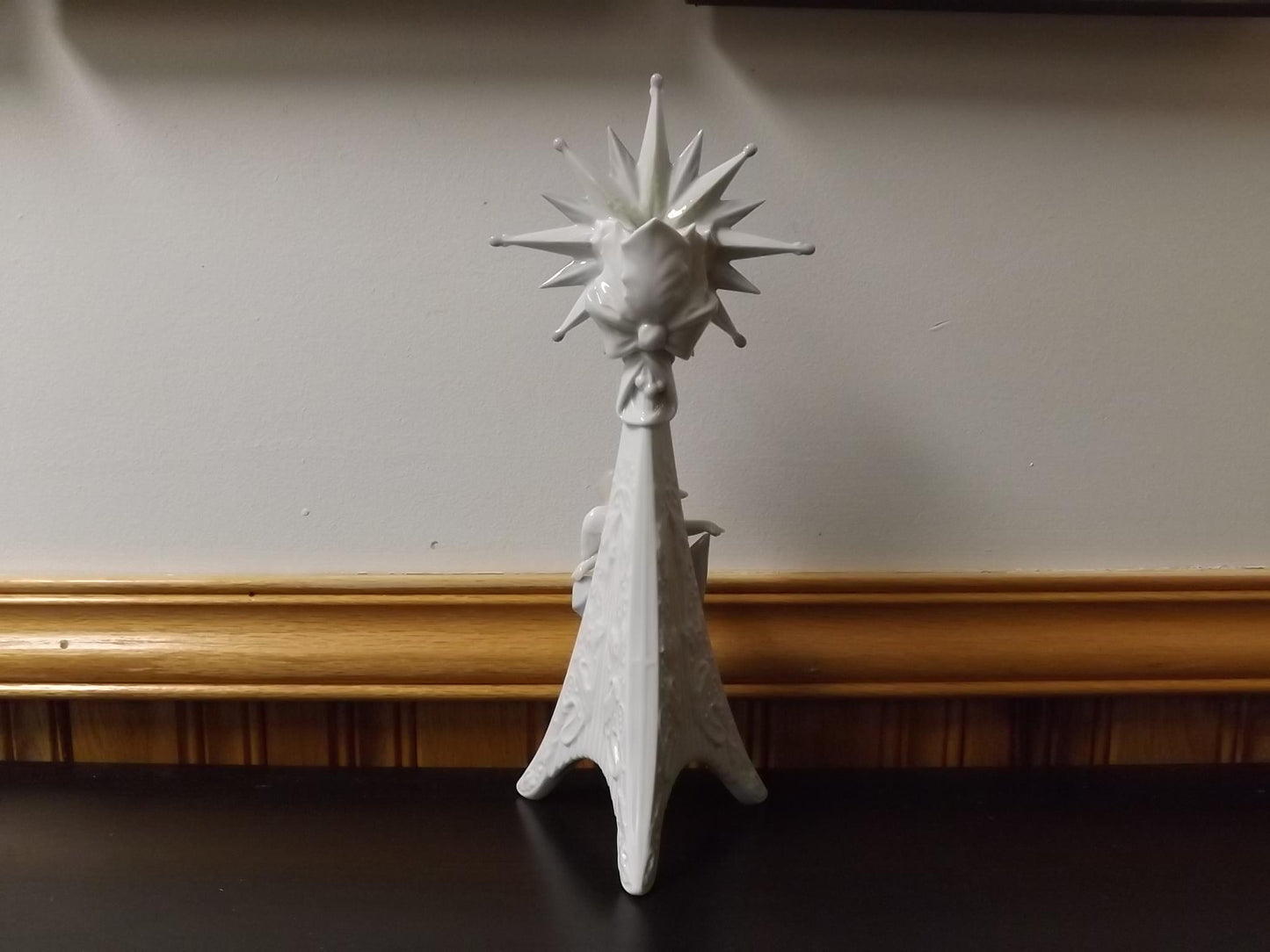 Vintage Lladro "Holiday Light" Figurine #6619 (1999) with Box