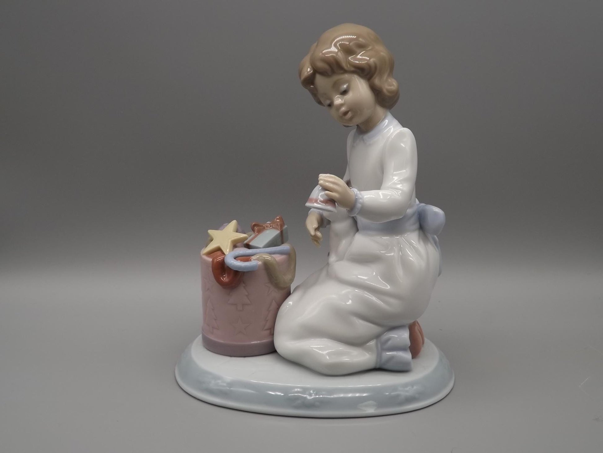 Vintage Lladro "Ringing in the Season" Figurine #6671 (2000) with Box.