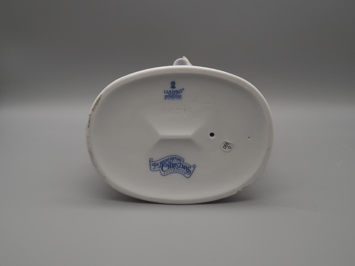 Vintage Lladro "Ringing in the Season" Figurine #6671 (2000) with Box.