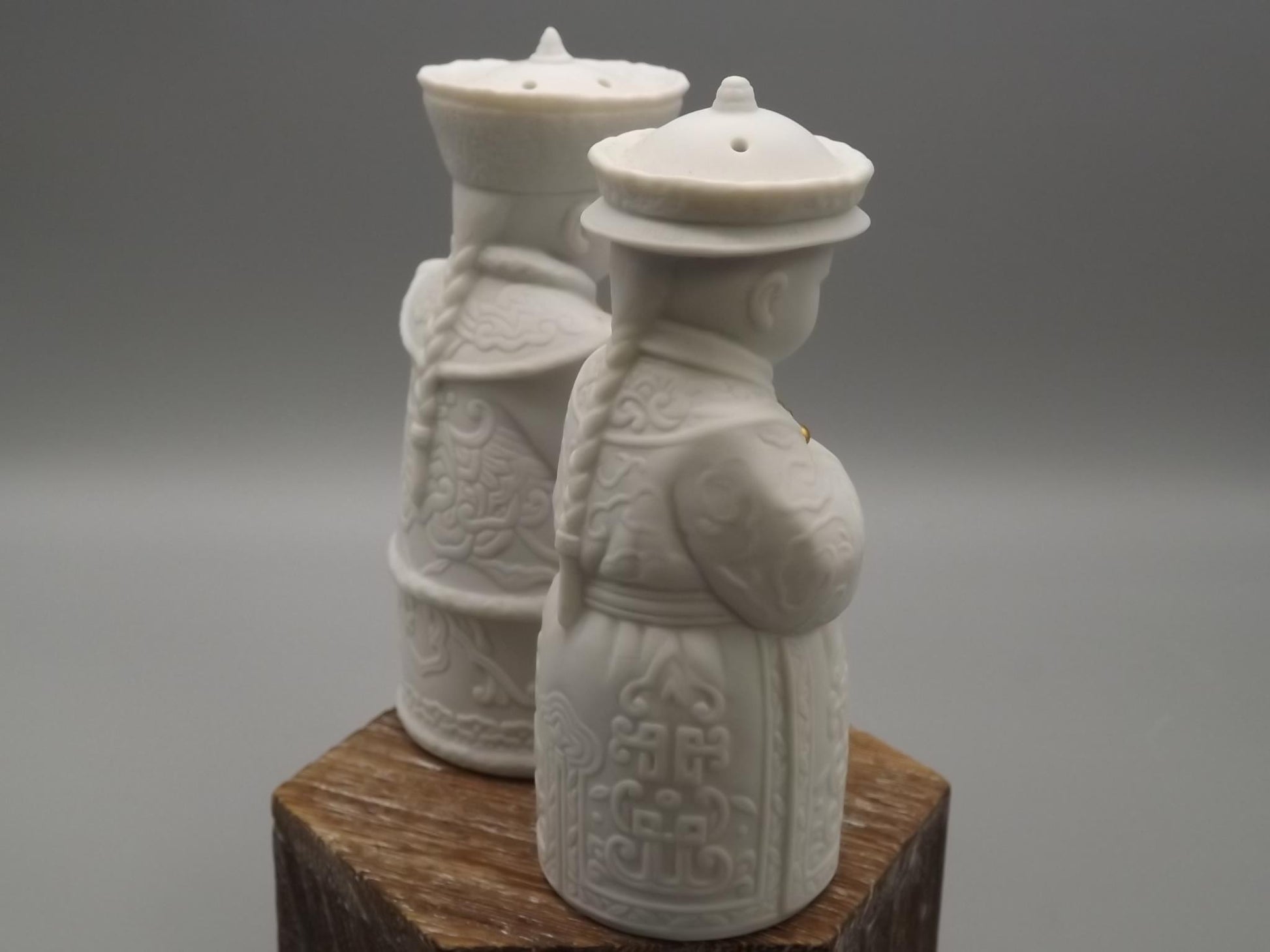 Vintage Lladro Oriental Salt & Pepper Shakers - Privilege Gold Series