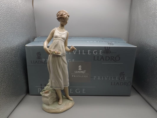 Vintage Lladro "Flowers for a Goddess" Figurine #7709 - Lady with Flowers, Original Box