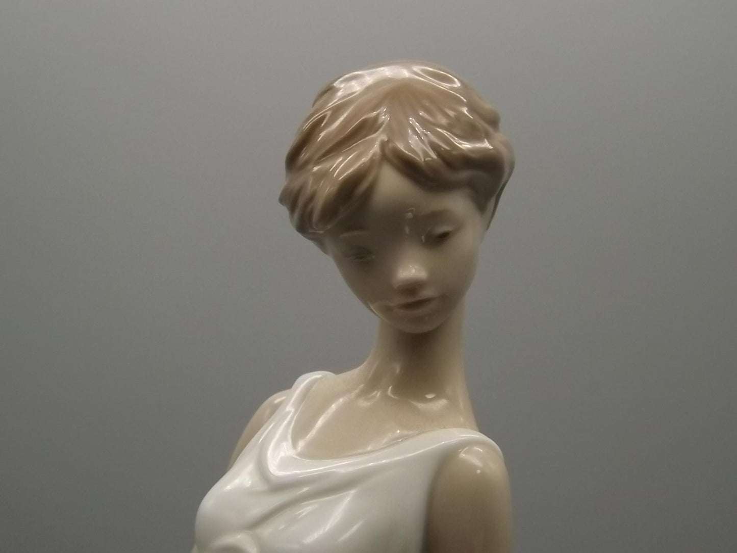 Vintage Lladro "Flowers for a Goddess" Figurine #7709 - Lady with Flowers, Original Box