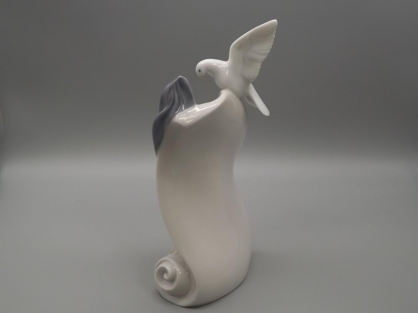 Vintage Lladro Society Figurine: Art Brings Us Together, Dove & Scroll #7767
