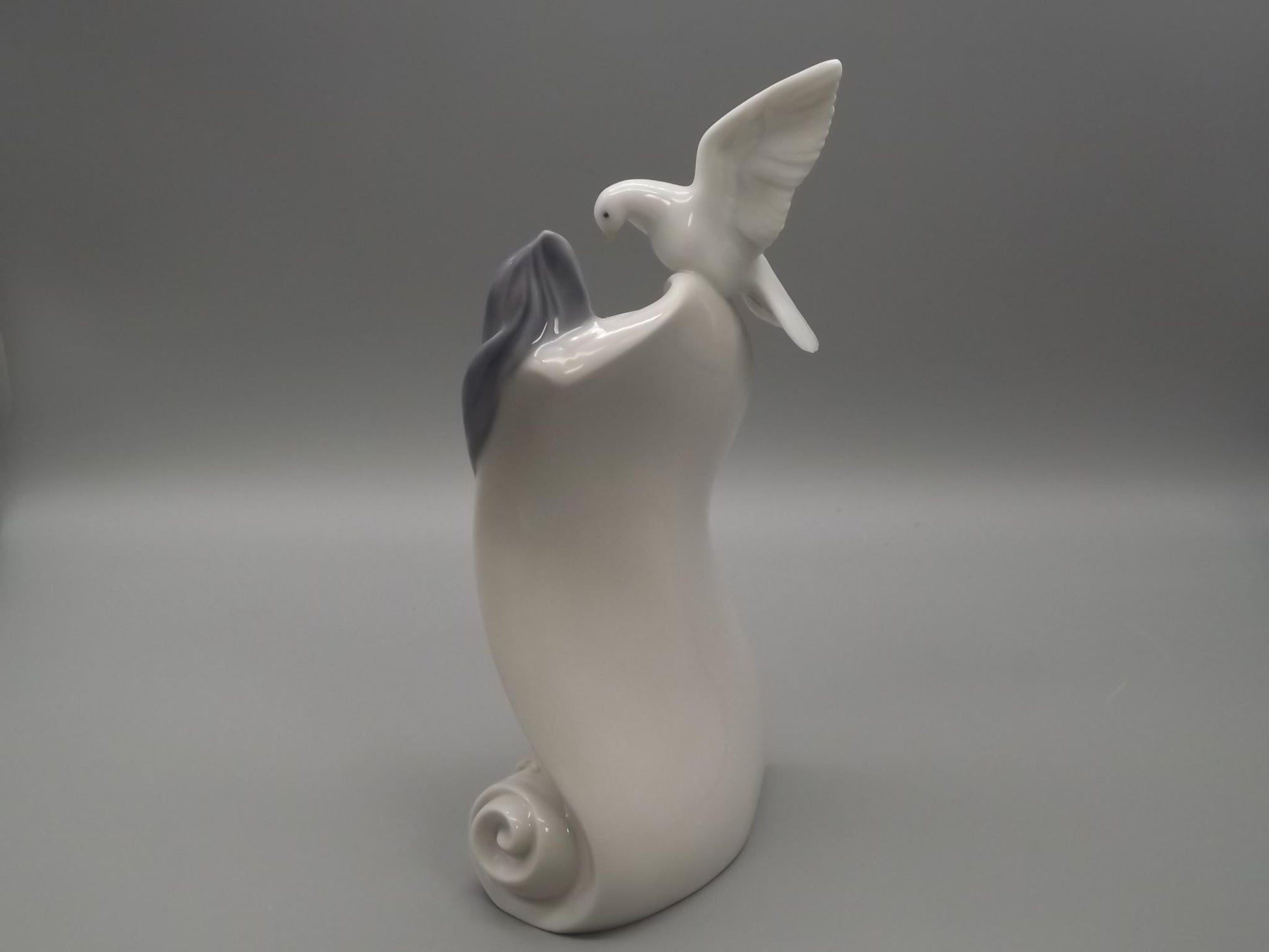 Vintage Lladro Society Figurine: Art Brings Us Together, Dove & Scroll #7767