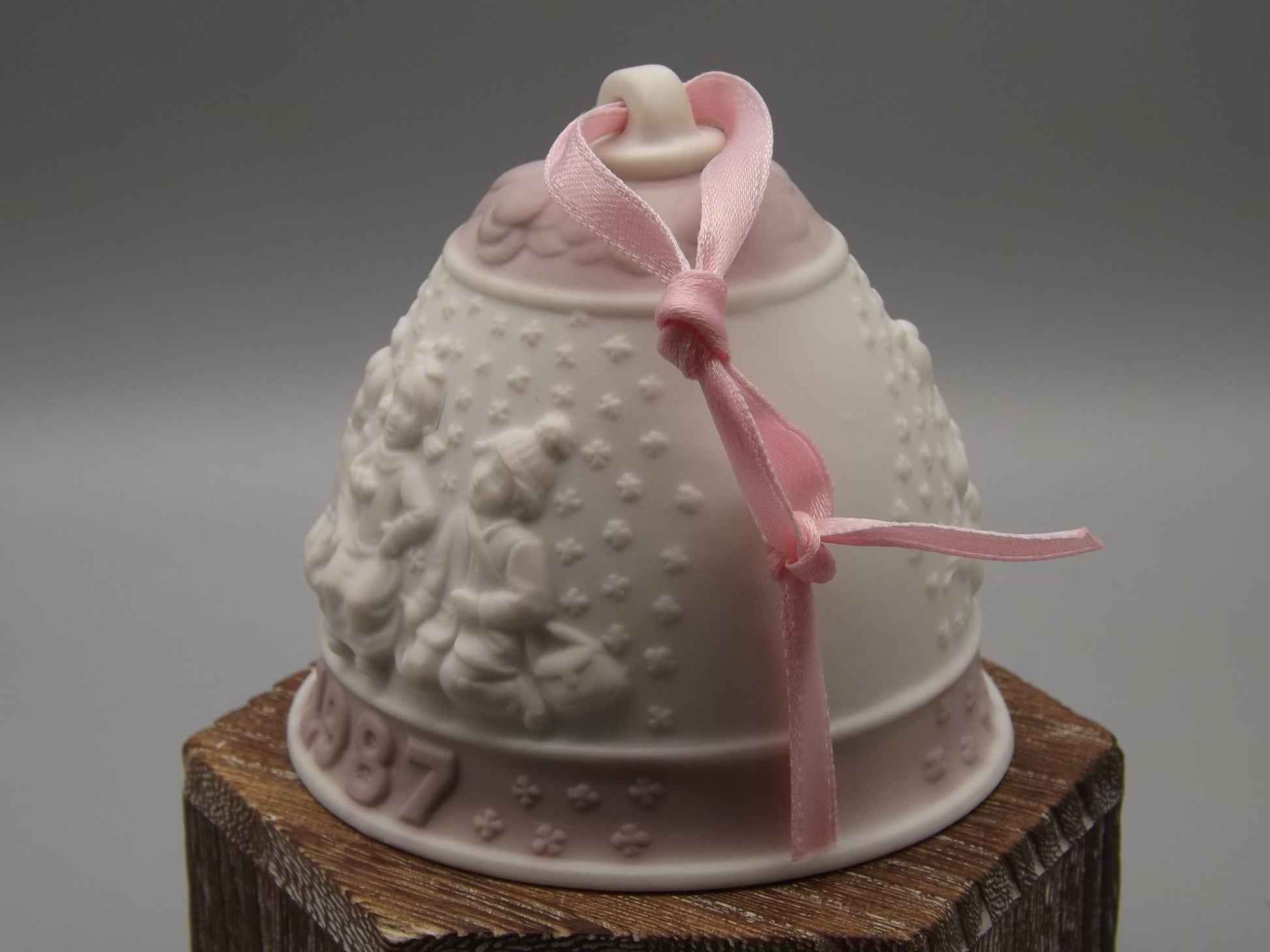 Vintage Lladro "Christmas Ornament Bell" Figurine #15458 (1987) with Box.