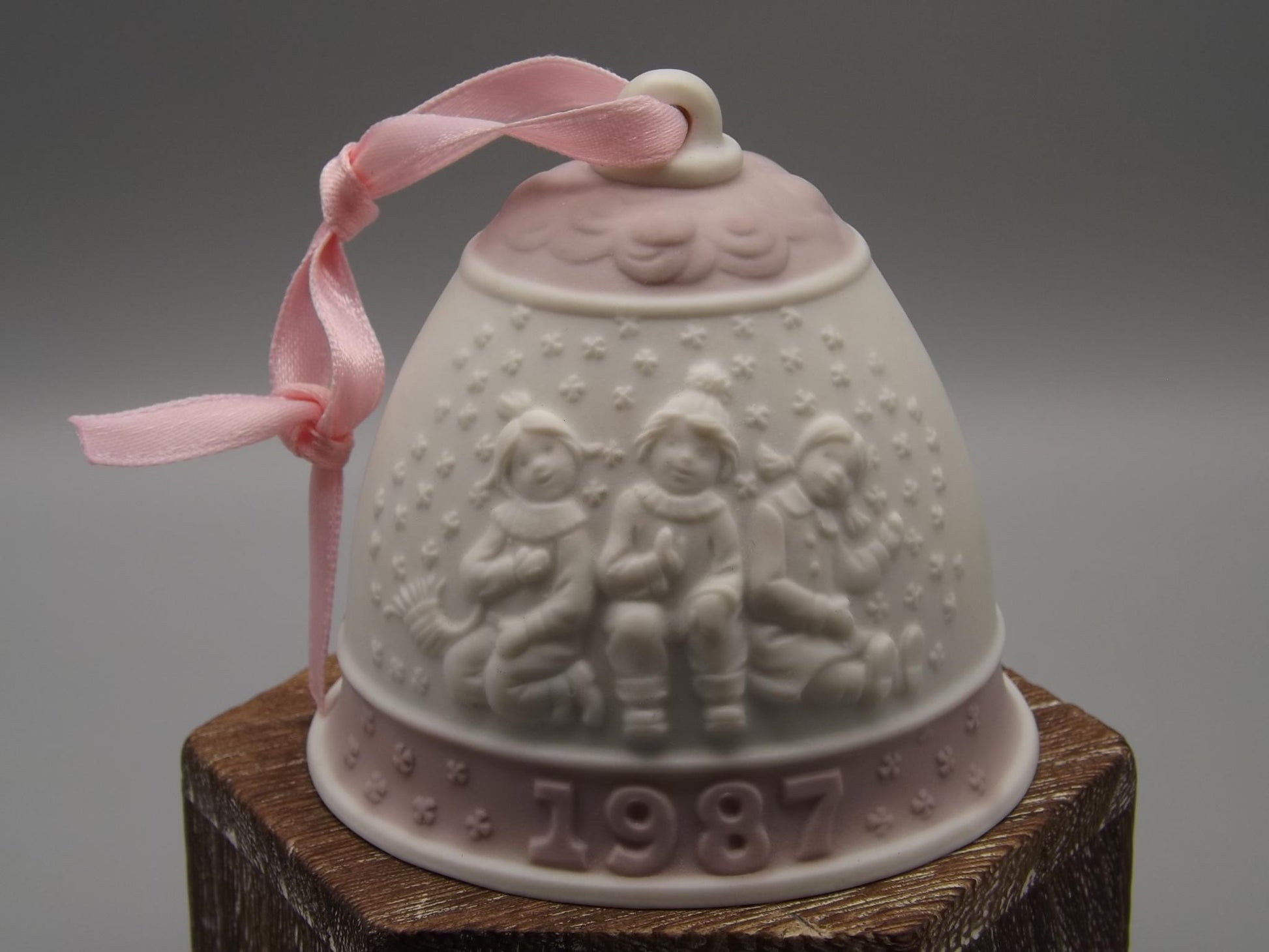 Vintage Lladro "Christmas Ornament Bell" Figurine #15458 (1987) with Box.