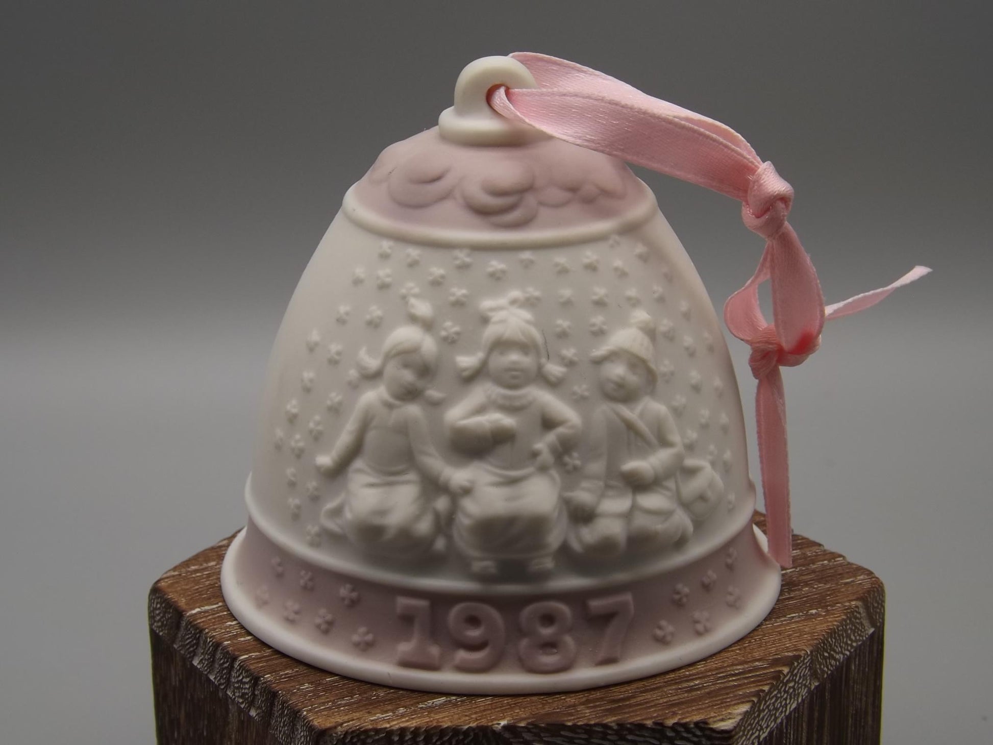 Vintage Lladro "Christmas Ornament Bell" Figurine #15458 (1987) with Box.