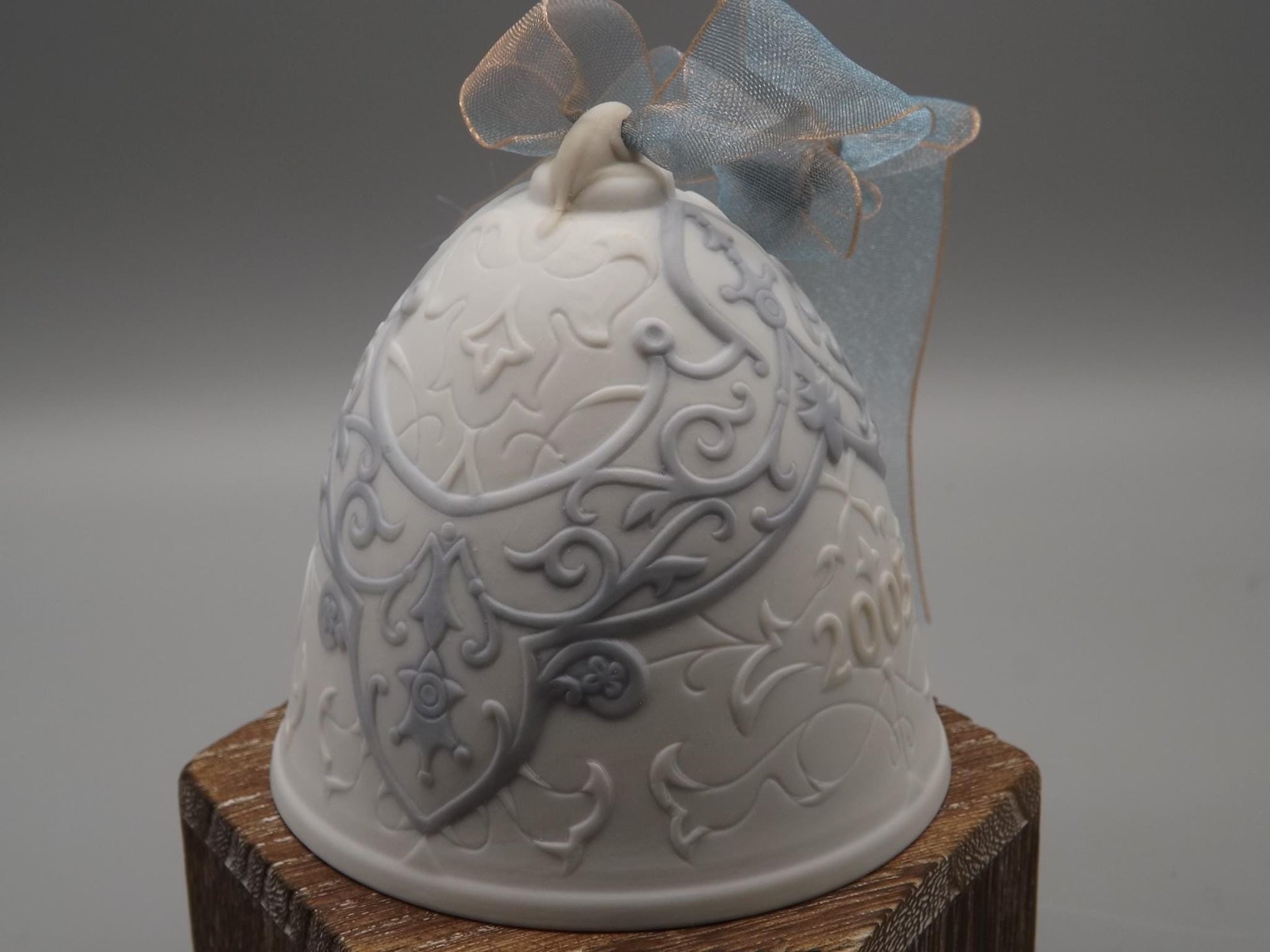 Vintage Lladro Christmas ornament bell Figurine #18125 (2005) with Box.