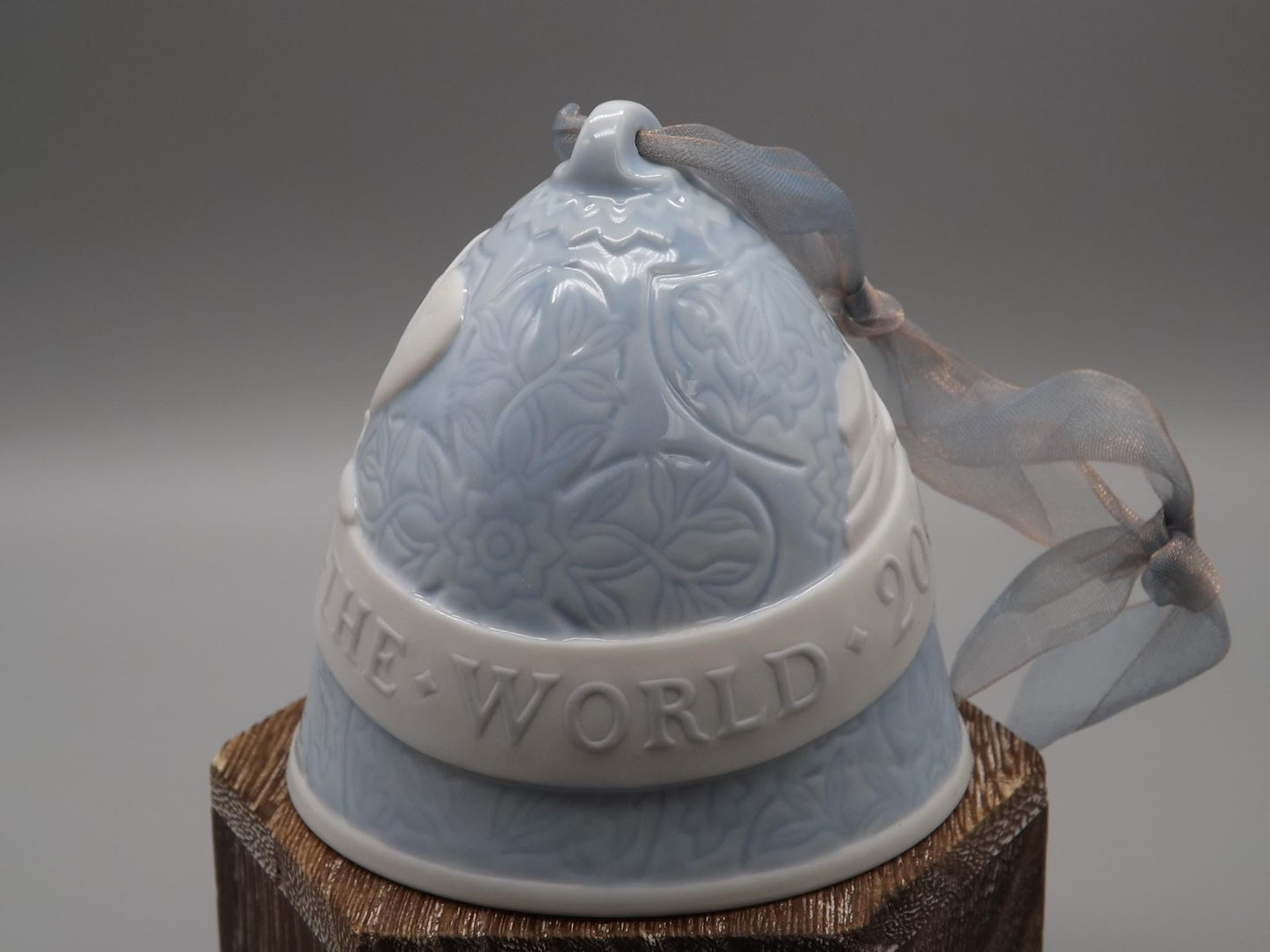 Vintage Lladro Christmas ornament bell Figurine #18310 with Box.