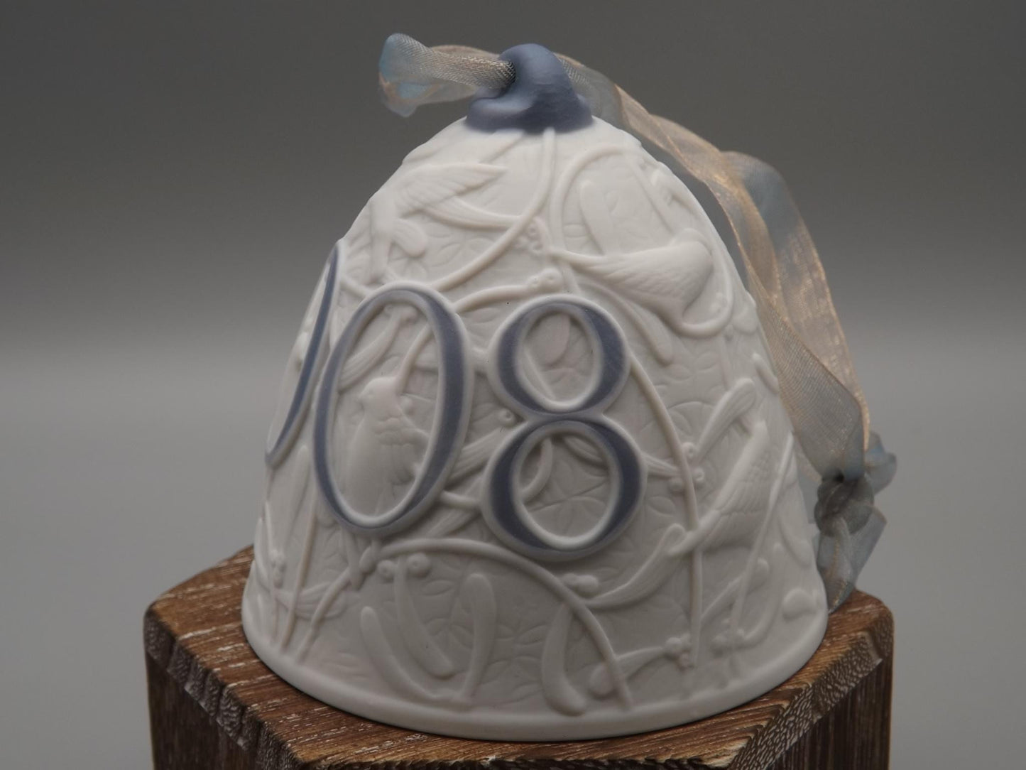 Vintage Lladro Christmas ornament bell Figurine #17617 with Box.