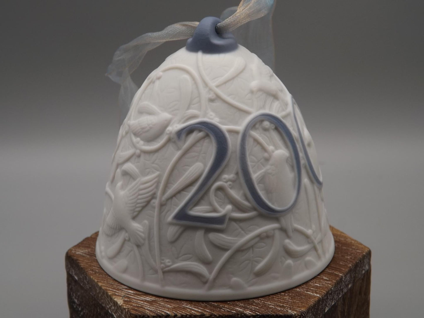 Vintage Lladro Christmas ornament bell Figurine #17617 with Box.