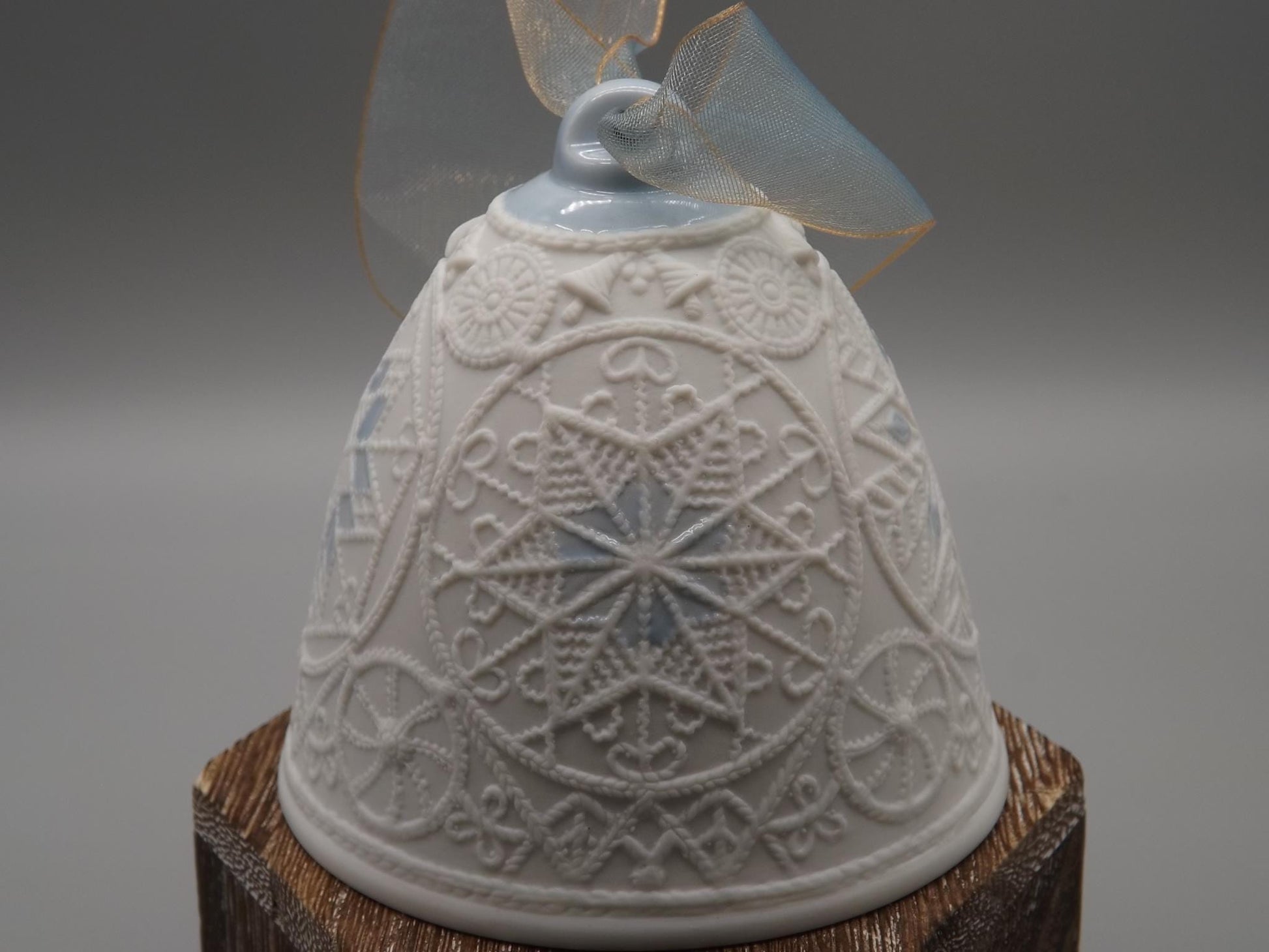 Vintage Lladro Christmas ornament bell Figurine #7162 with Box.