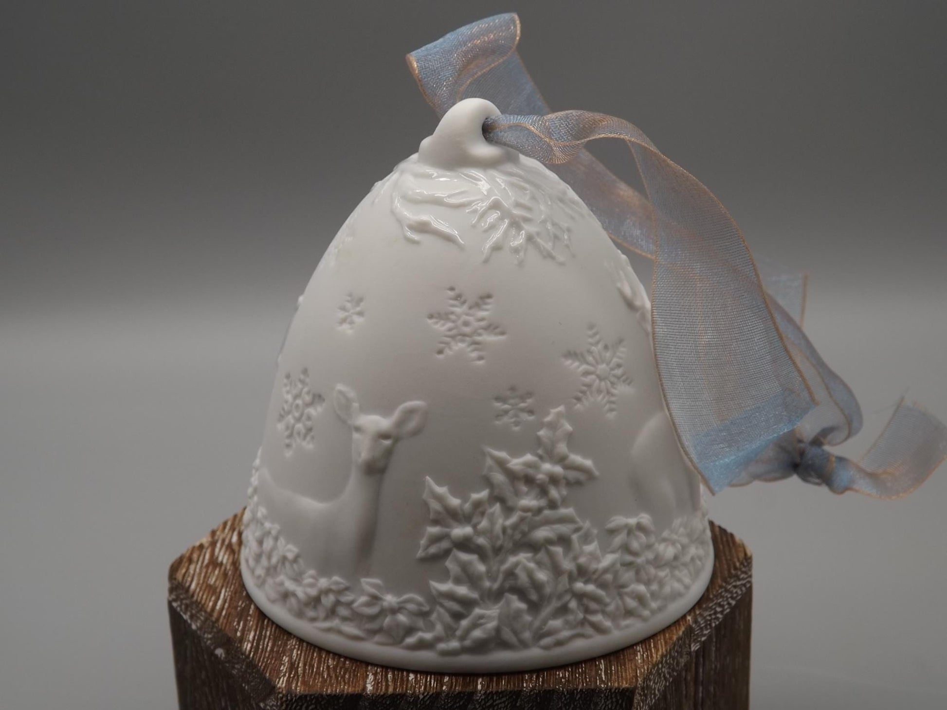 Vintage Lladro Christmas ornament bell Figurine #18348 with Box.