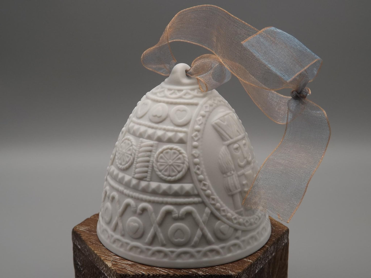 Vintage Lladro Christmas ornament bell Figurine #18358 with Box.