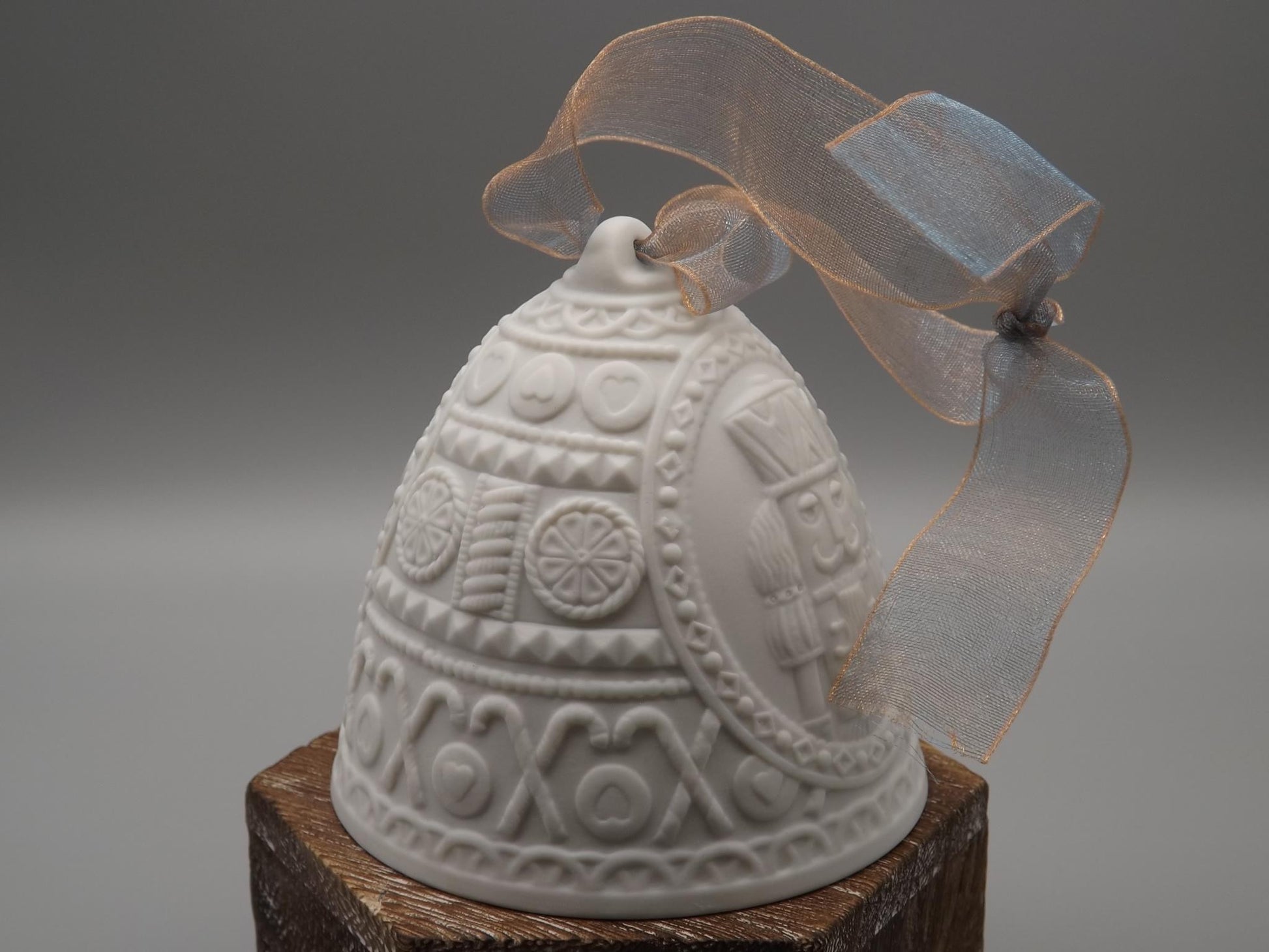 Vintage Lladro Christmas ornament bell Figurine #18358 with Box.