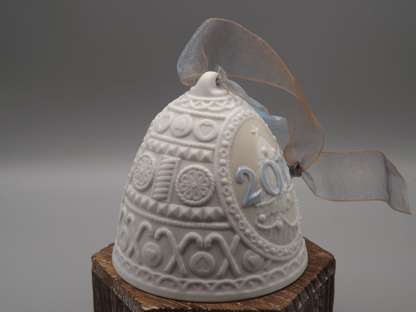 Vintage Lladro Christmas ornament bell Figurine #18358 with Box.