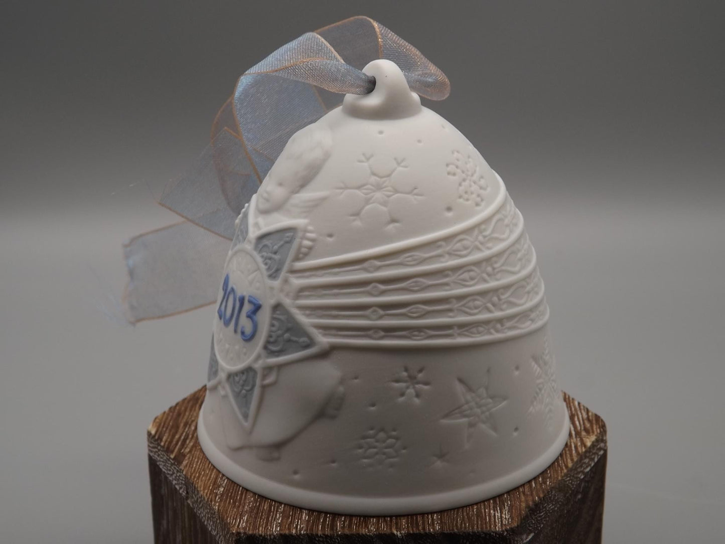 Vintage Lladro Christmas ornament bell Figurine #18376 with Box.