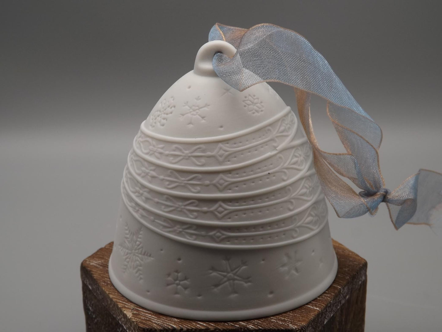 Vintage Lladro Christmas ornament bell Figurine #18376 with Box.