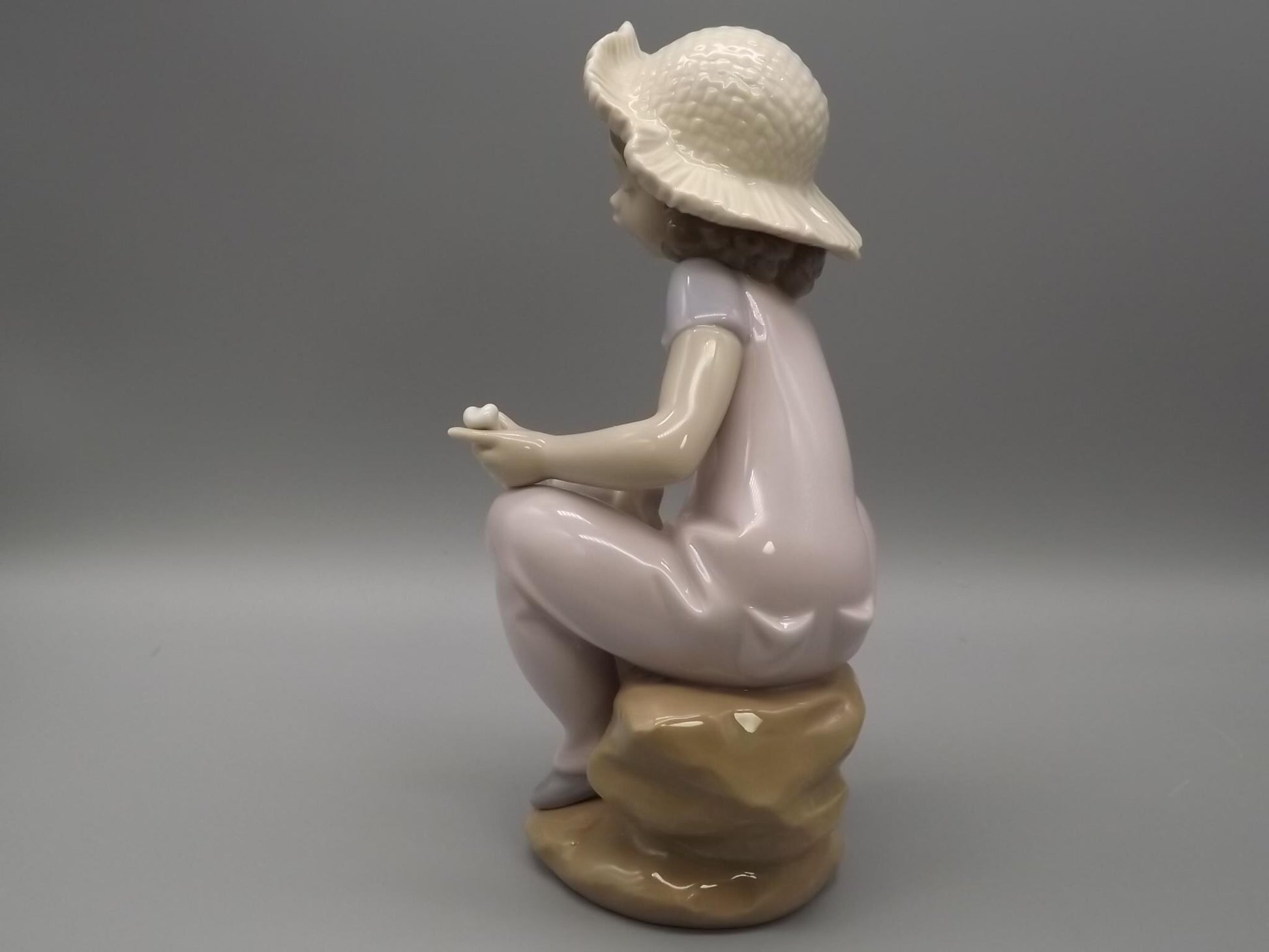 Vintage Lladro "Friends Forever" Figurine: Girl with her pet, #6680 (1999, with Box)
