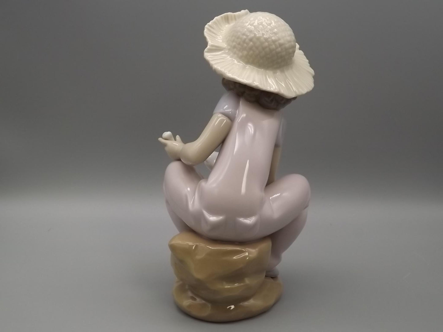 Vintage Lladro "Friends Forever" Figurine: Girl with her pet, #6680 (1999, with Box)