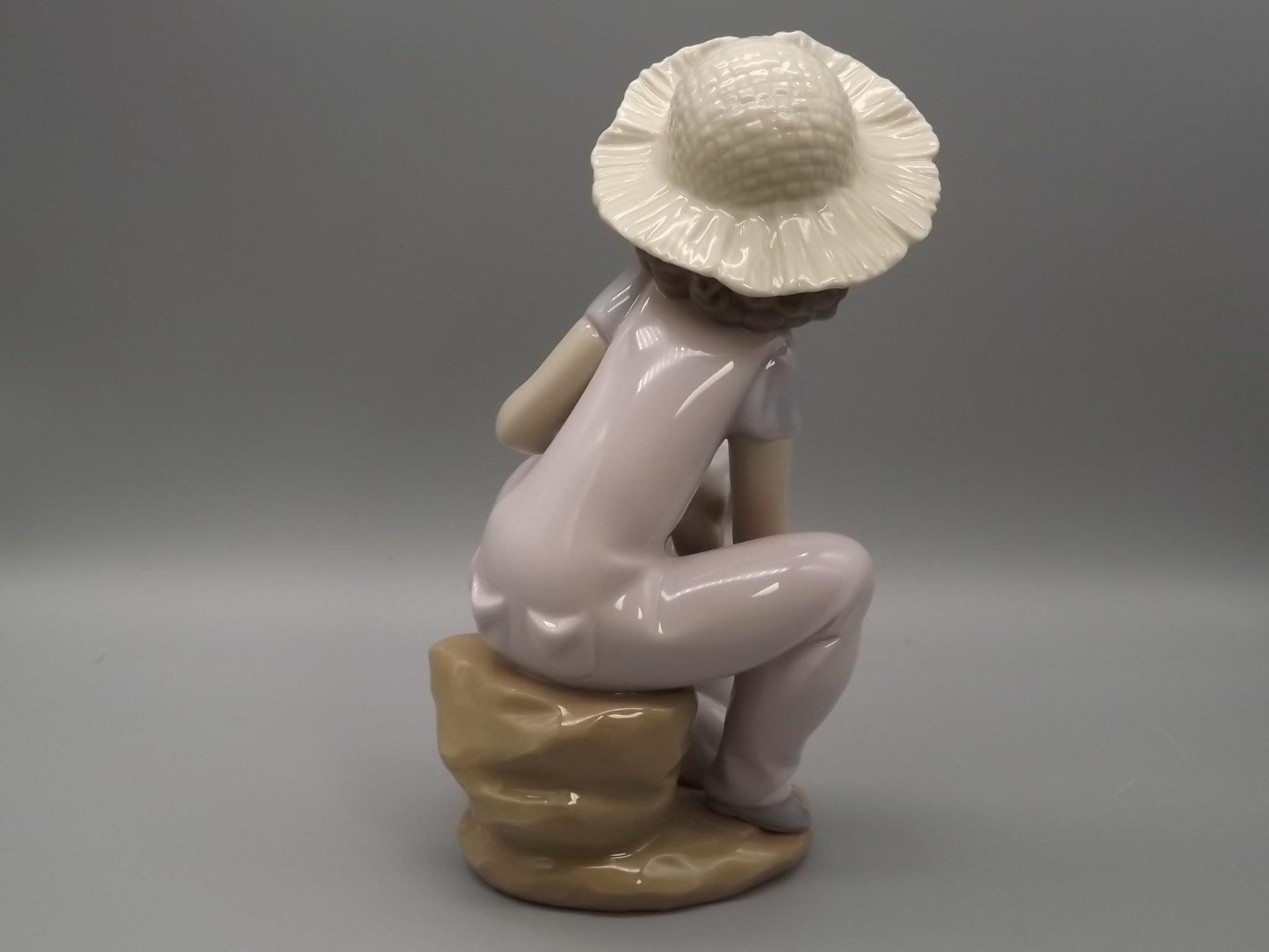 Vintage Lladro "Friends Forever" Figurine: Girl with her pet, #6680 (1999, with Box)