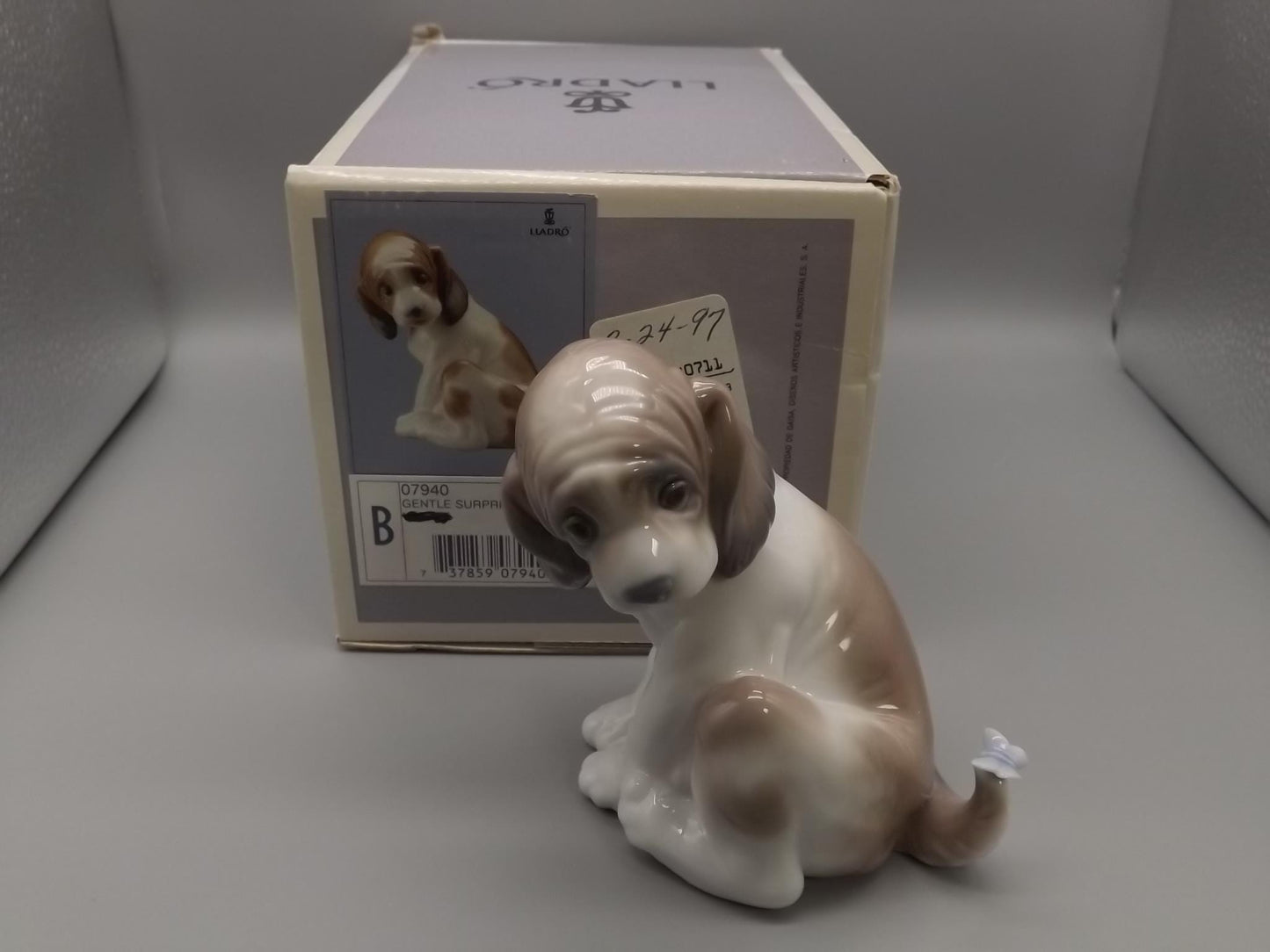 Vintage Lladro "Gentle Surprise" Figurine: Puppy with Butterfly, #6210 (1995 with Box)