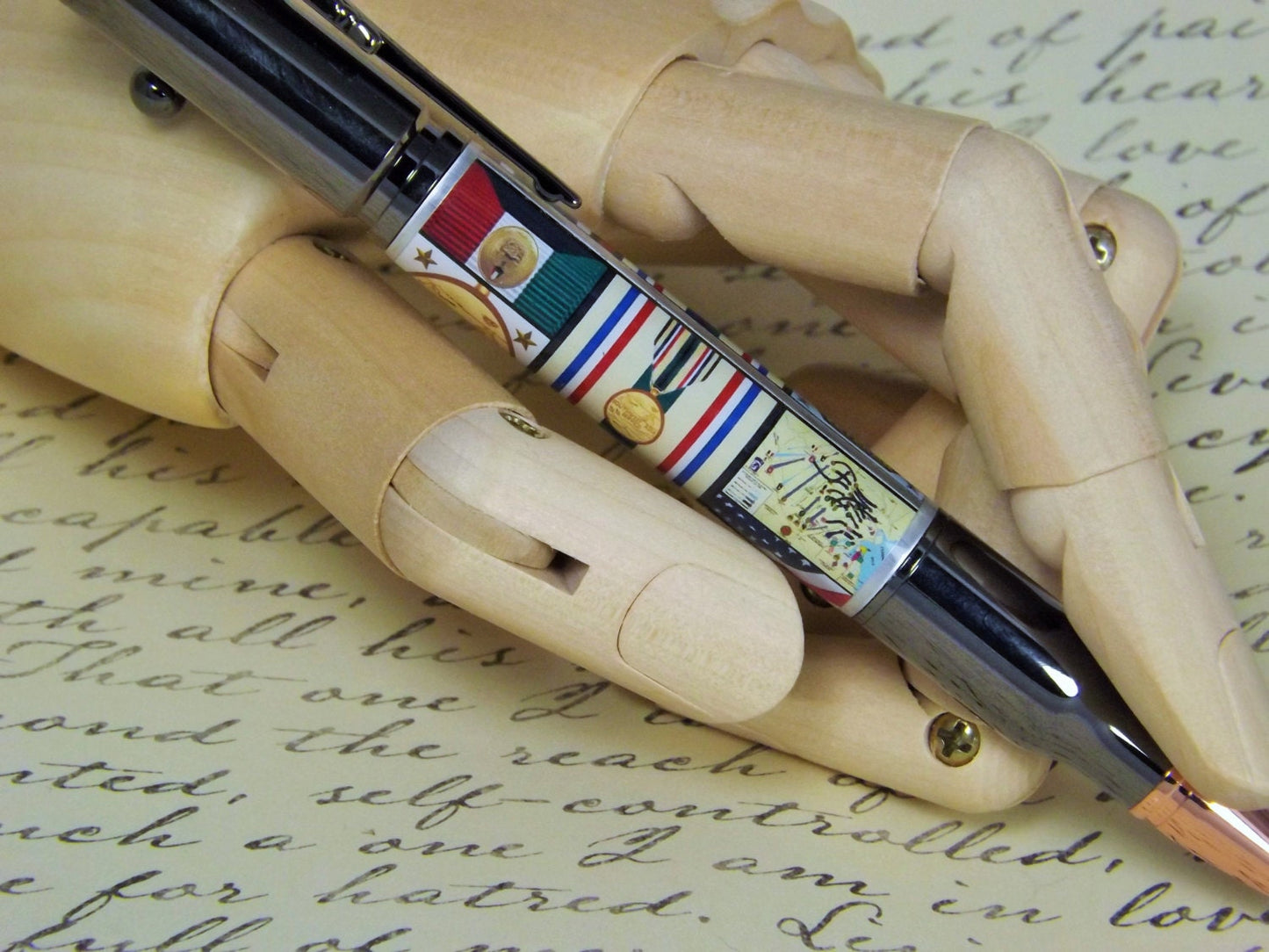 Handmade Bolt Action Pen, Gun Metal mechanism with a Gulf war campaign body. Perfect for the Veteran. This is a stunning military momento.