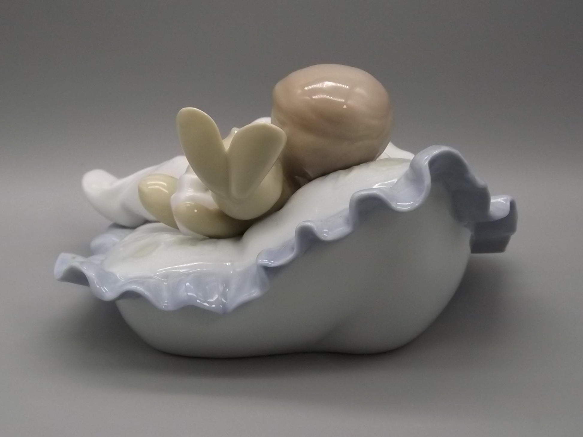 Vintage Lladro "Taking A Snooze" Baby sleeping on a pillow, #6791 (2001, with Box)