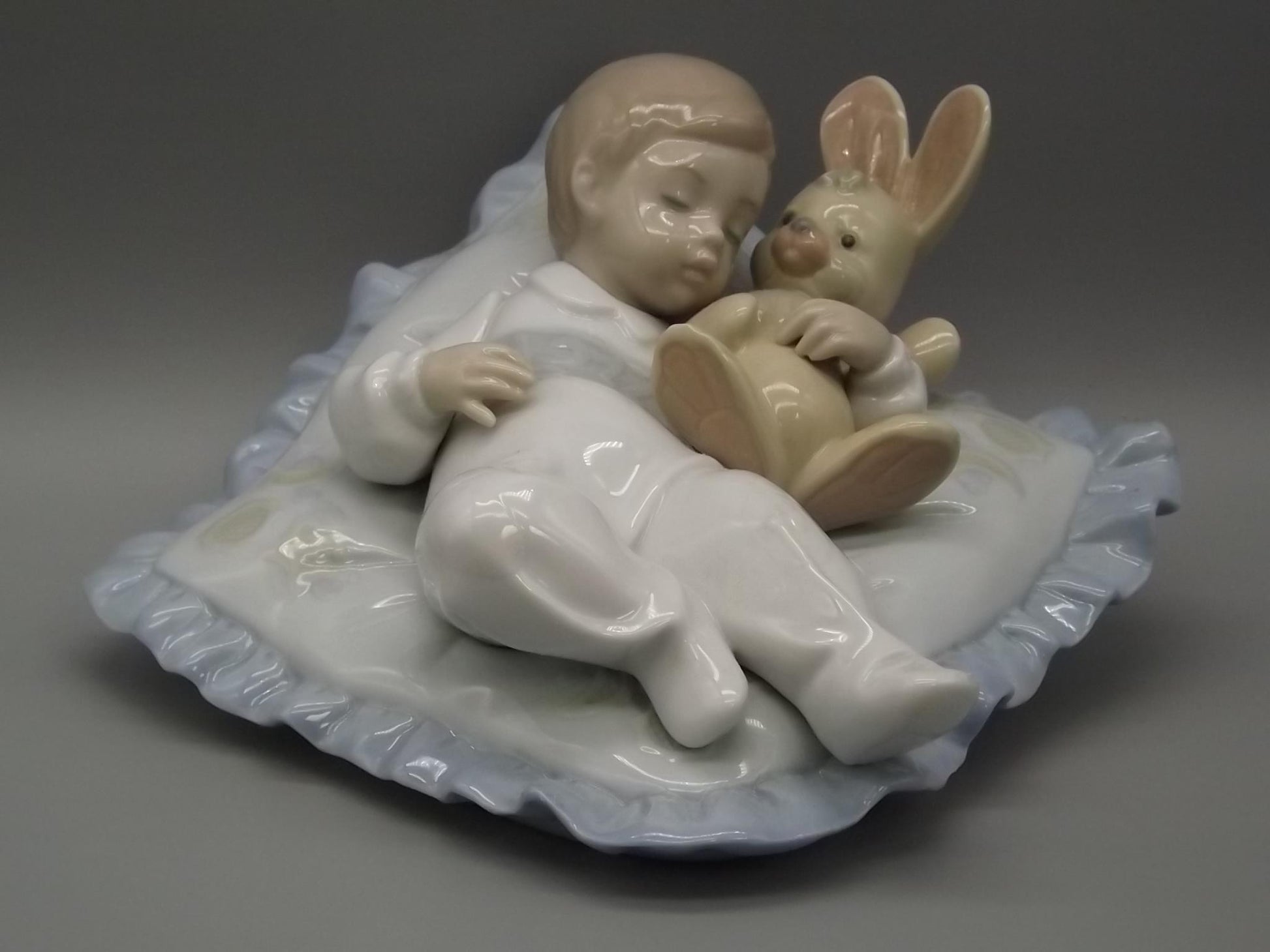 Vintage Lladro "Taking A Snooze" Baby sleeping on a pillow, #6791 (2001, with Box)