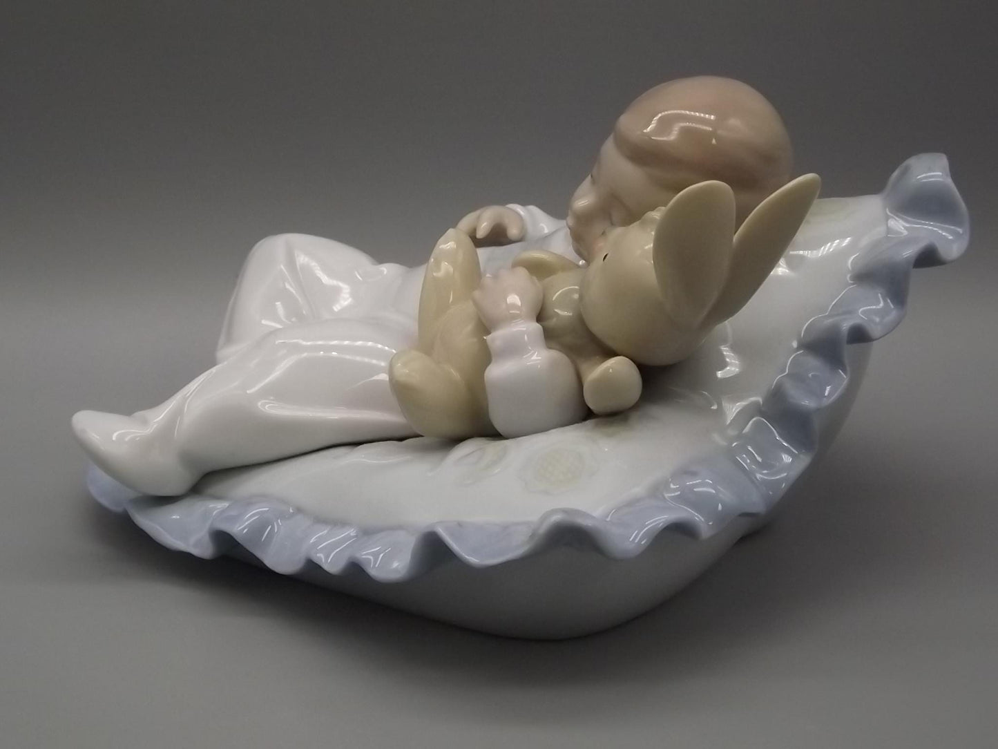 Vintage Lladro "Taking A Snooze" Baby sleeping on a pillow, #6791 (2001, with Box)