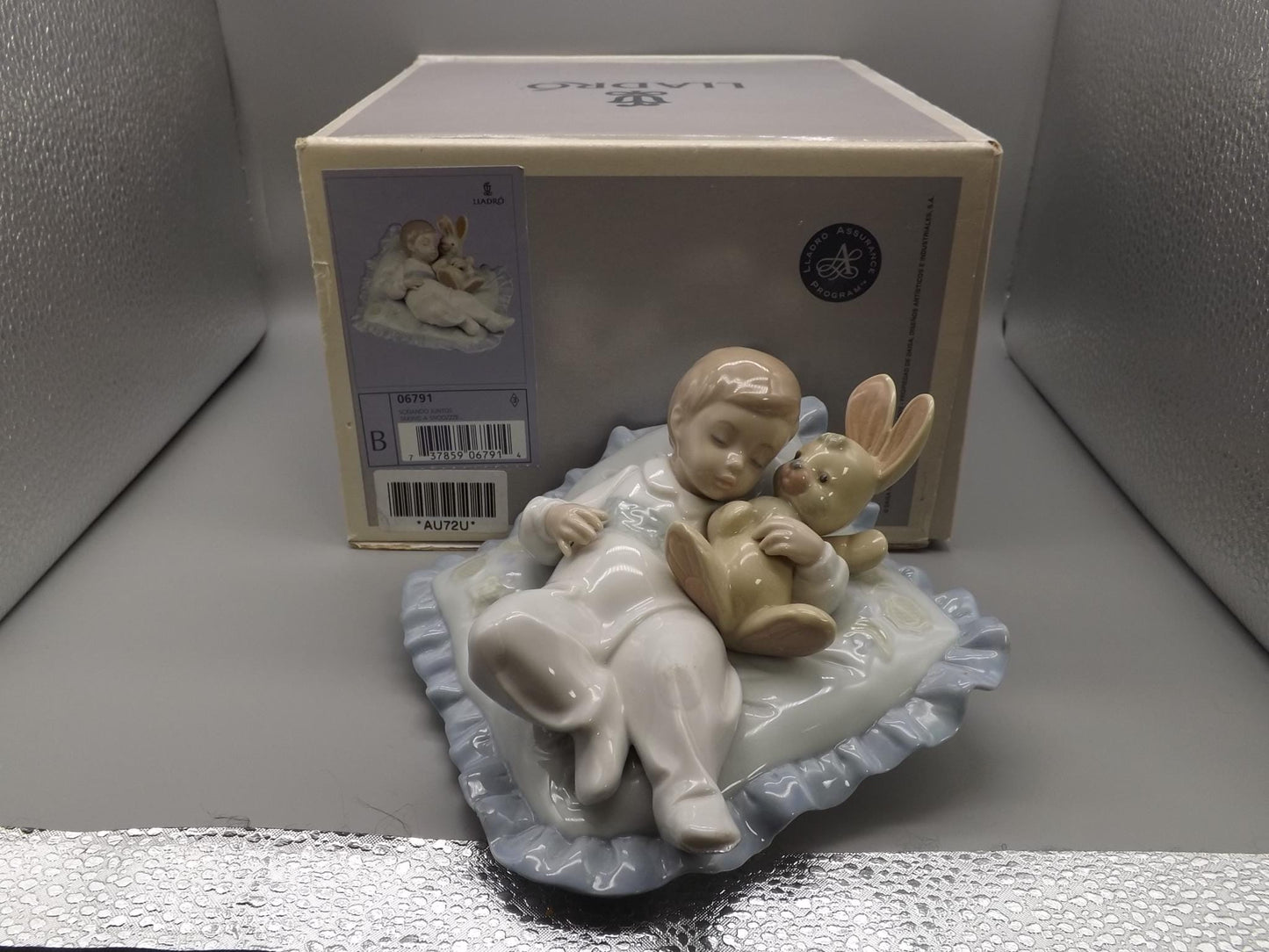 Vintage Lladro "Taking A Snooze" Baby sleeping on a pillow, #6791 (2001, with Box)