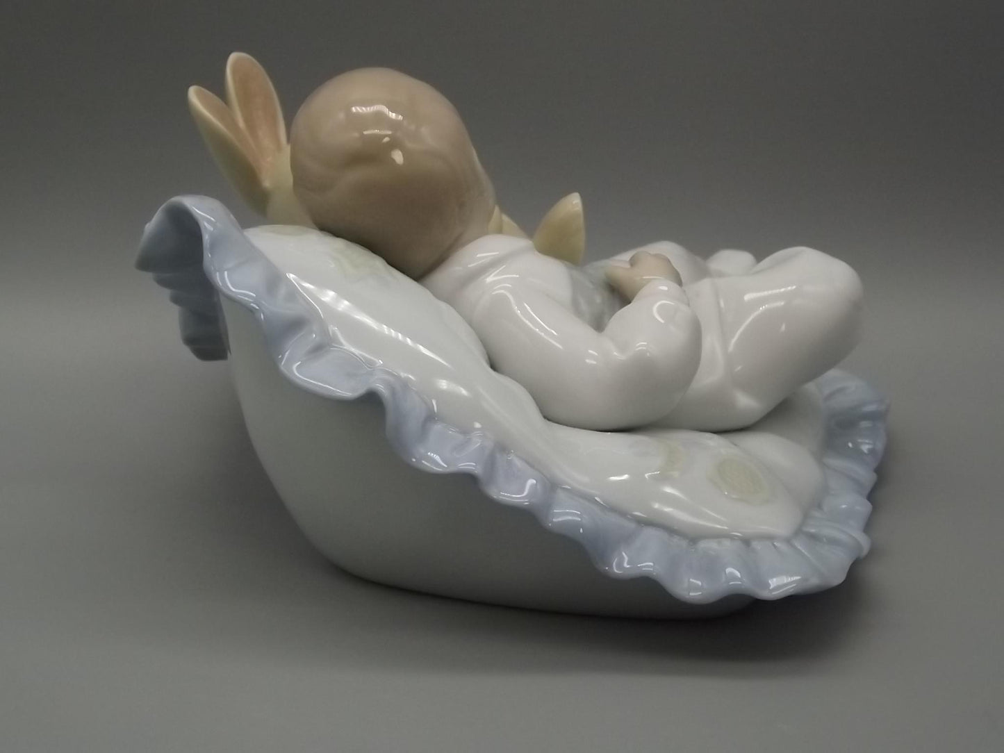 Vintage Lladro "Taking A Snooze" Baby sleeping on a pillow, #6791 (2001, with Box)