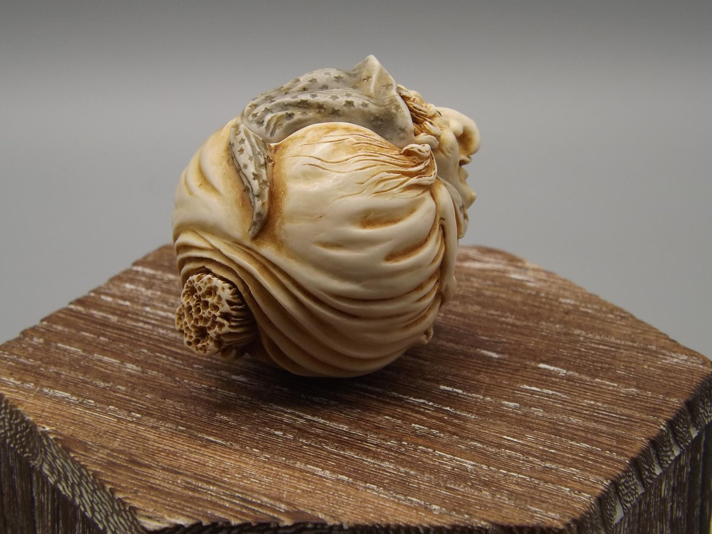 Harmony Kingdom Hilda Witch Figurine: Roly Poly Treasure Jest