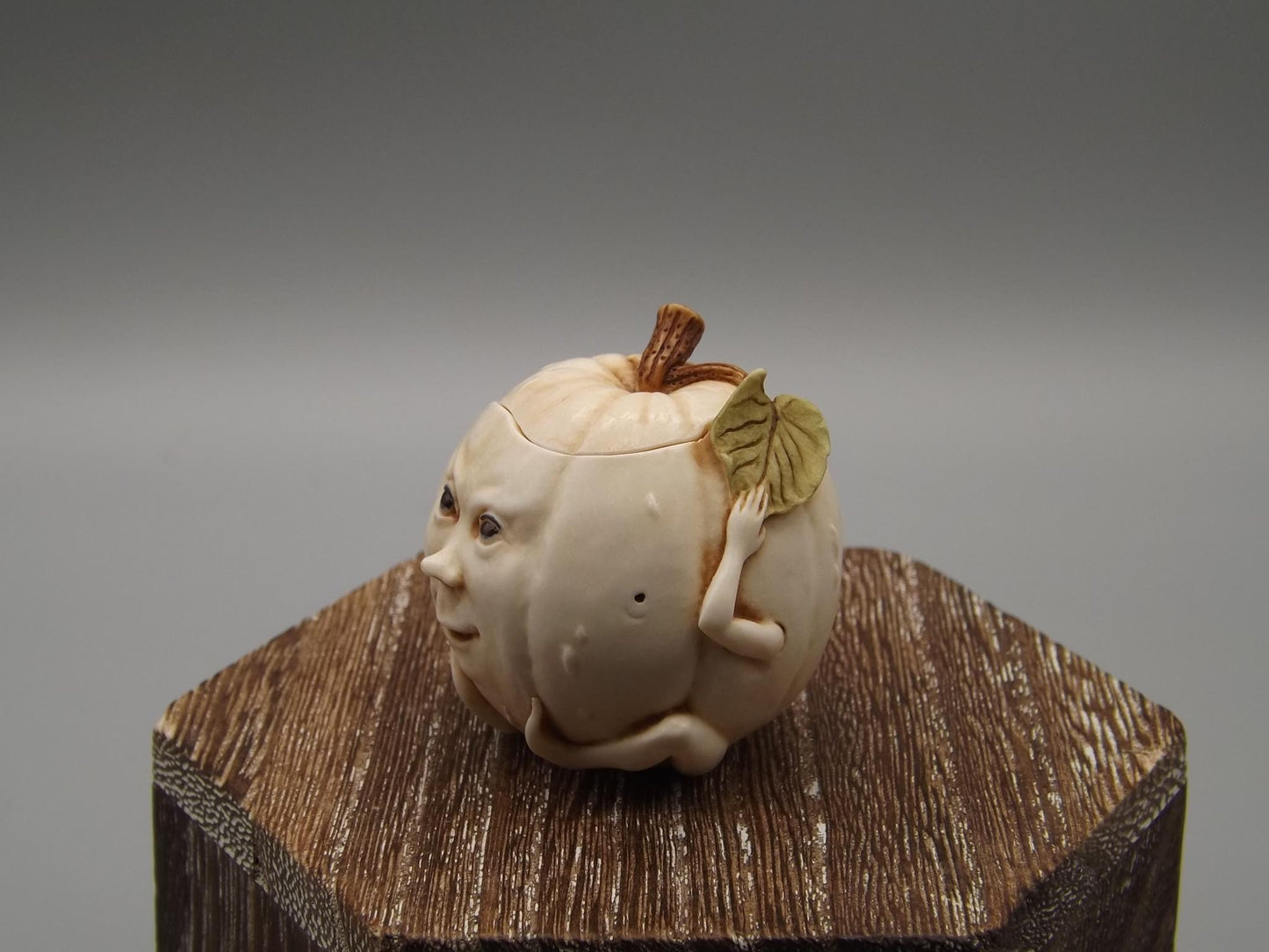 Harmony Kingdom "Ozzie" Roly Poly: Halloween Pumpkin Figurine