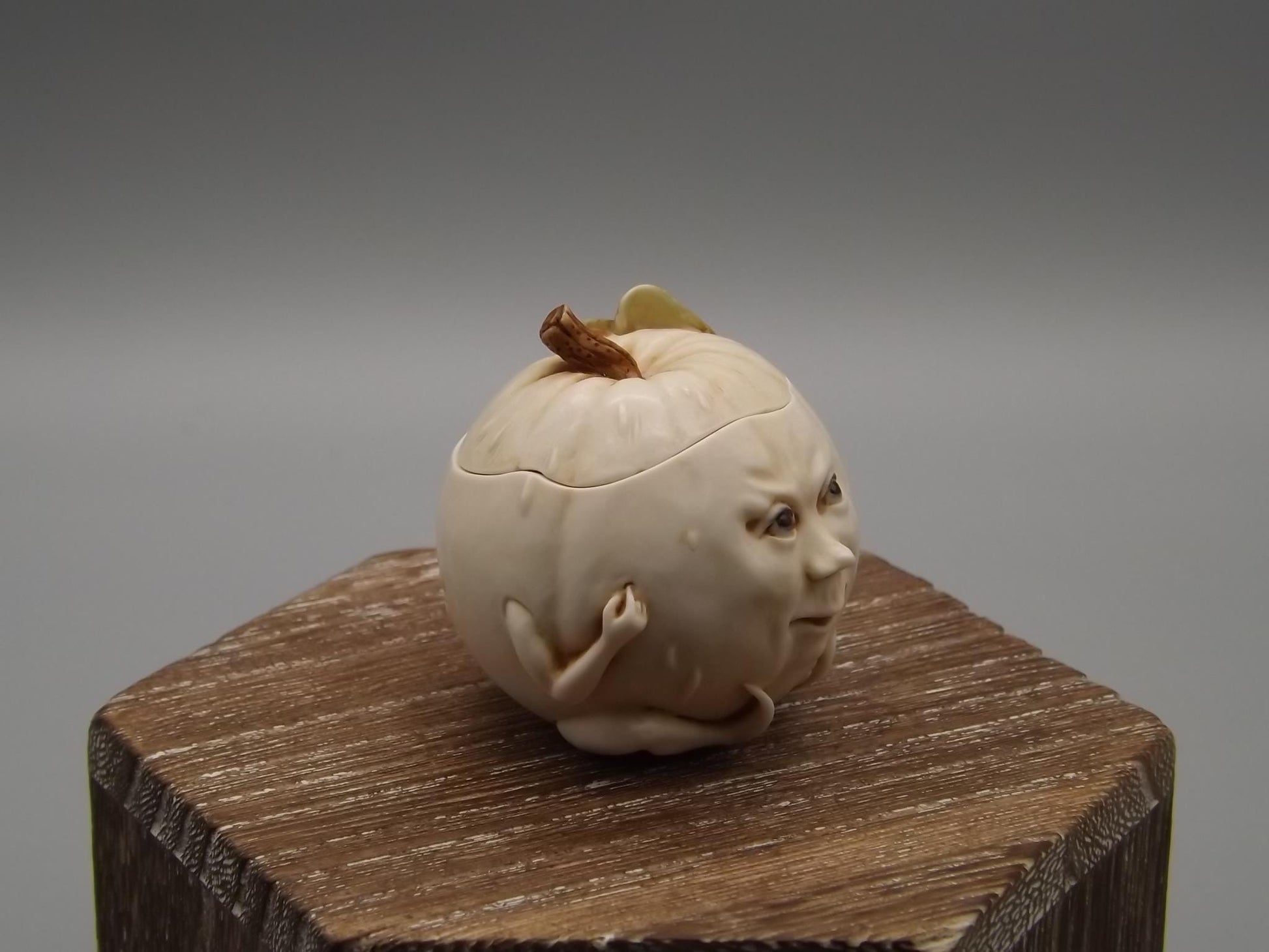 Harmony Kingdom "Ozzie" Roly Poly: Halloween Pumpkin Figurine