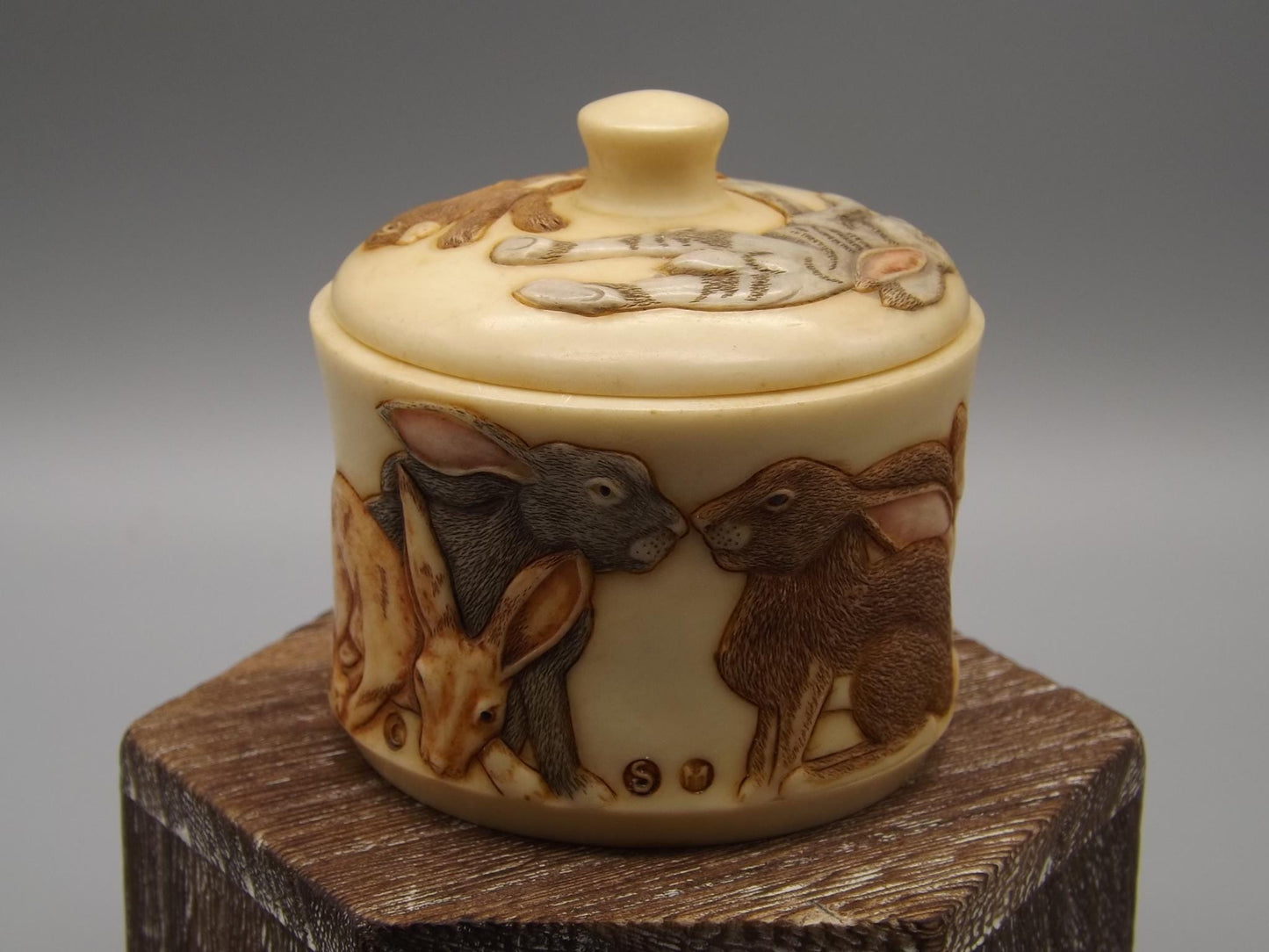 Vintage Harmony Ball Kingdom Rabbit Figurine - Ides of March - Jardinia Collection