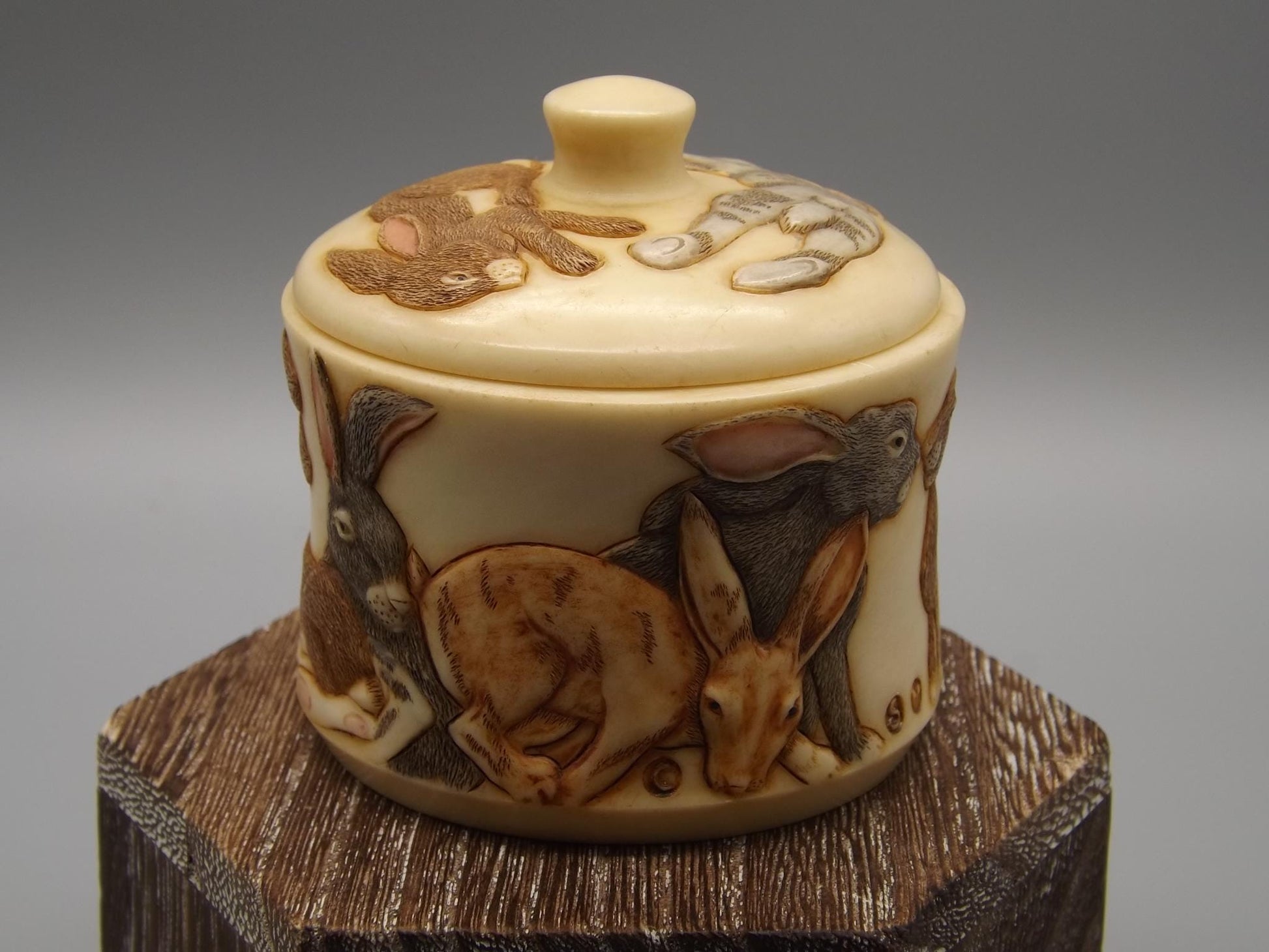 Vintage Harmony Ball Kingdom Rabbit Figurine - Ides of March - Jardinia Collection